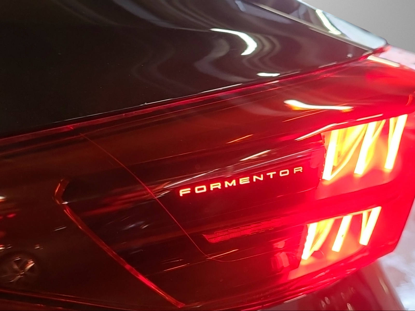 CUPRA Formentor 1.5 TSI DSG-image-10