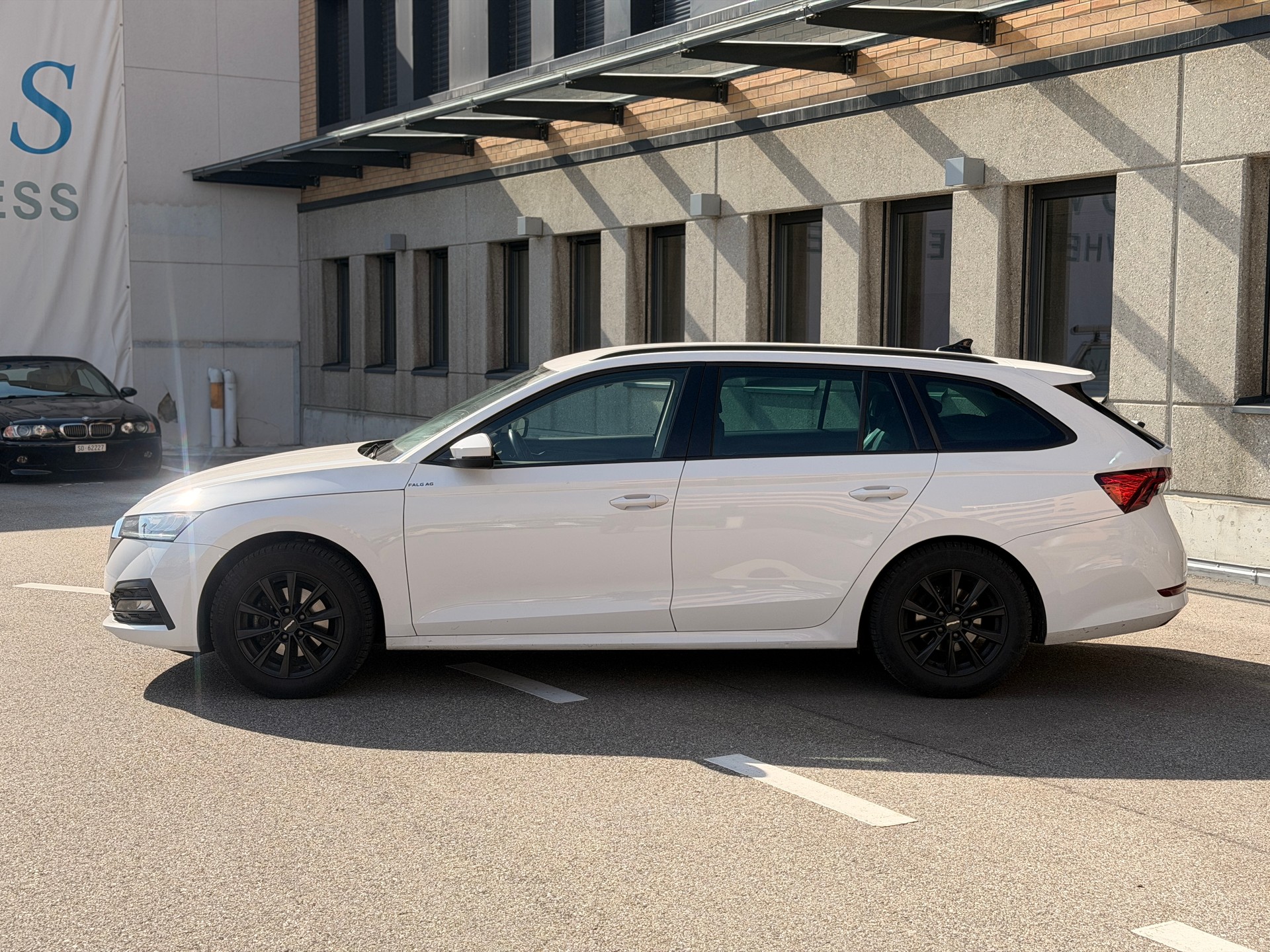 SKODA Octavia Combi 2.0 TDI DSG Ambition-image-3