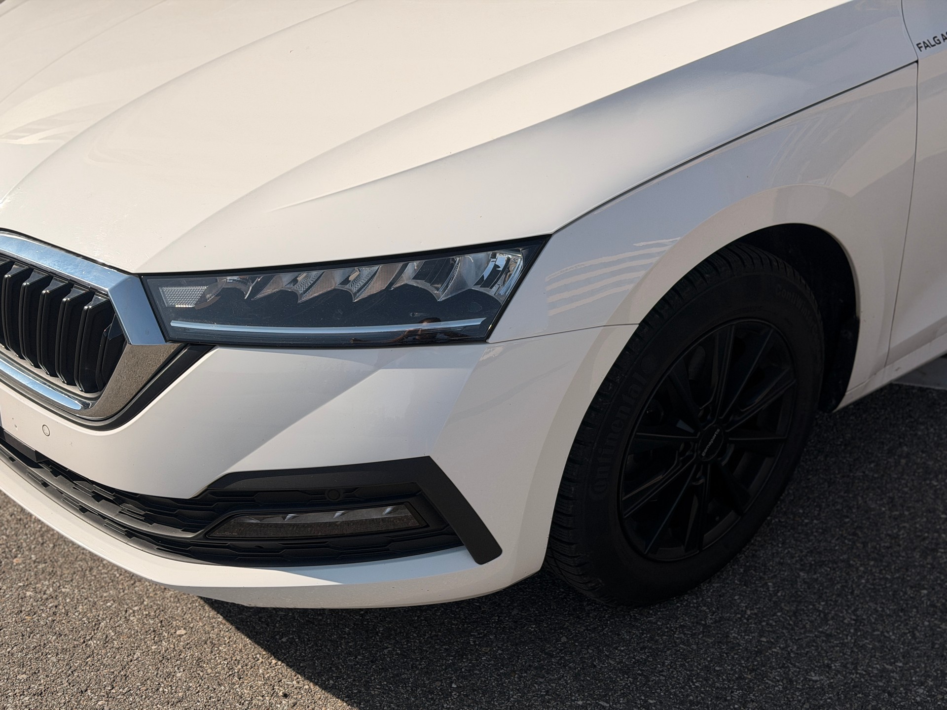 SKODA Octavia Combi 2.0 TDI DSG Ambition-image-9