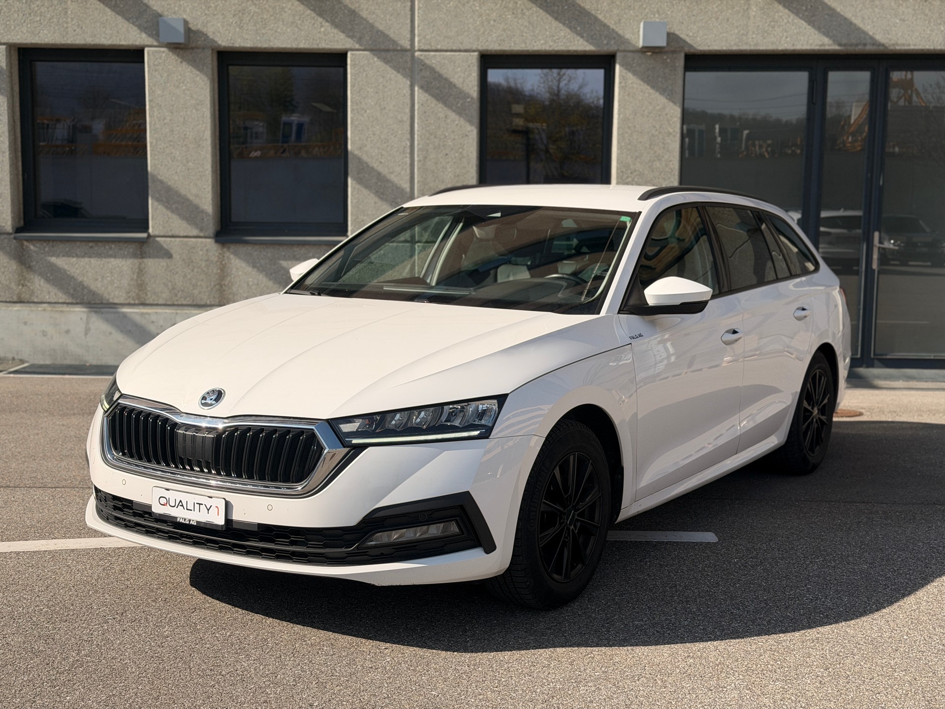 SKODA Octavia Combi 2.0 TDI DSG Ambition-image-0