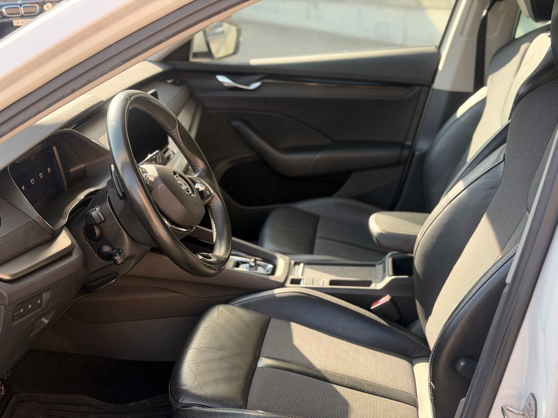 SKODA Octavia Combi 2.0 TDI DSG Ambition-image-15