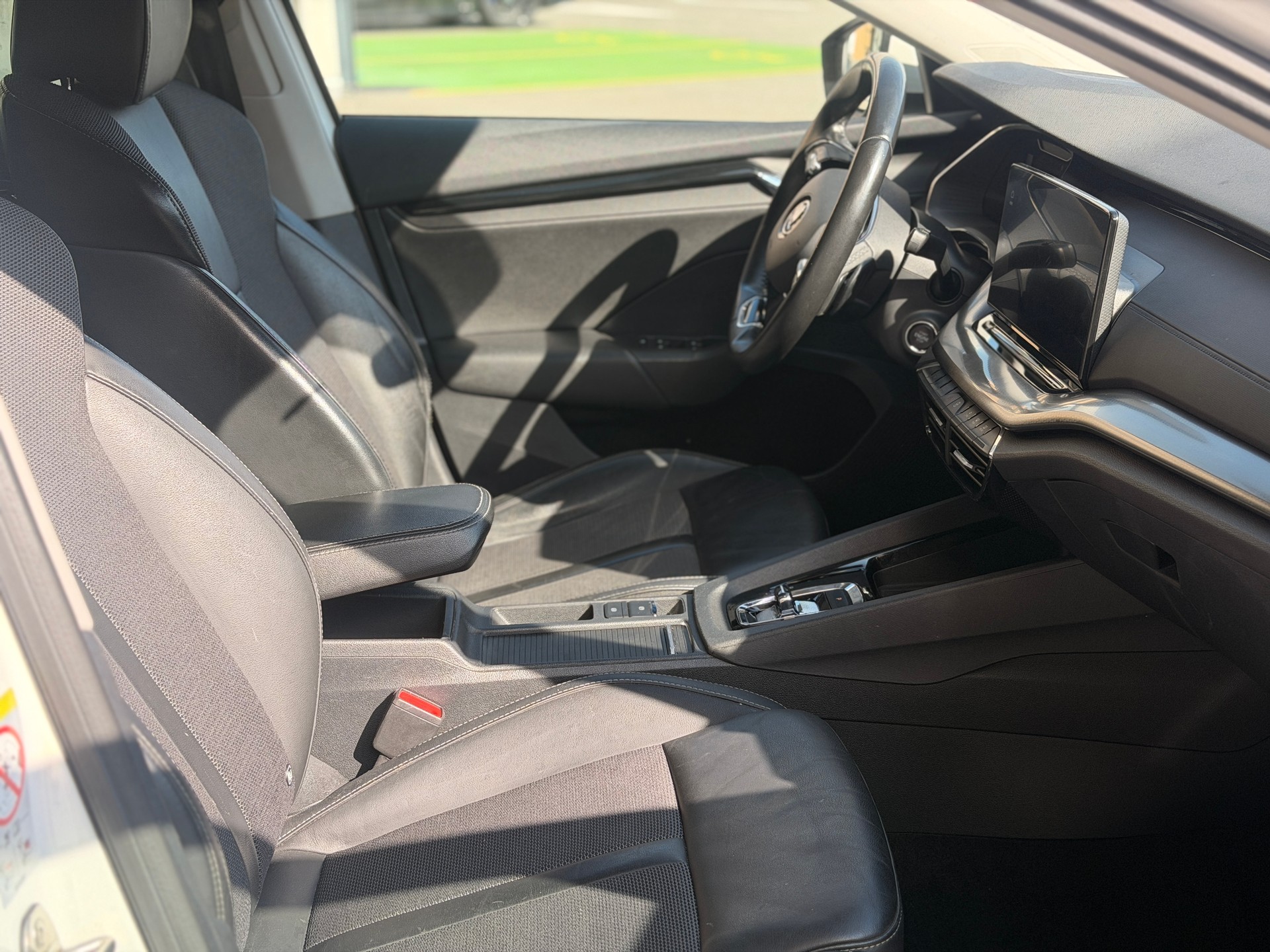 SKODA Octavia Combi 2.0 TDI DSG Ambition-image-27