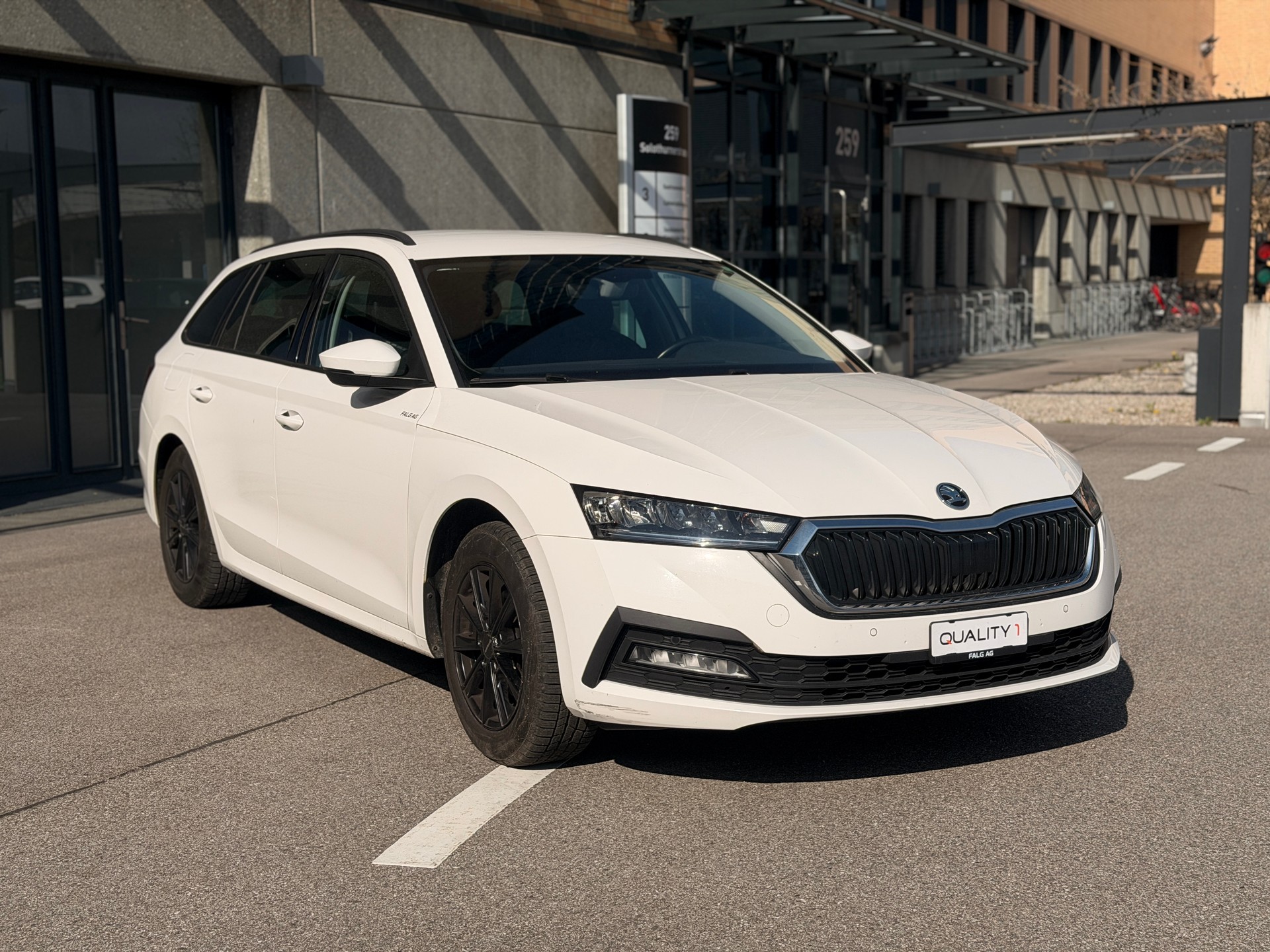 SKODA Octavia Combi 2.0 TDI DSG Ambition-image-5