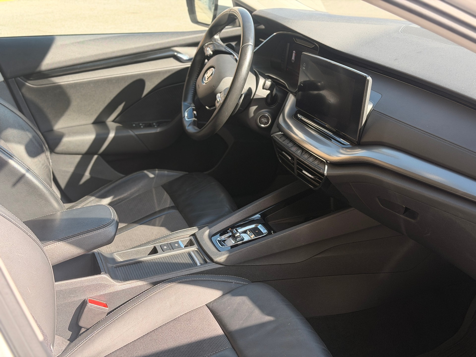 SKODA Octavia Combi 2.0 TDI DSG Ambition-image-22