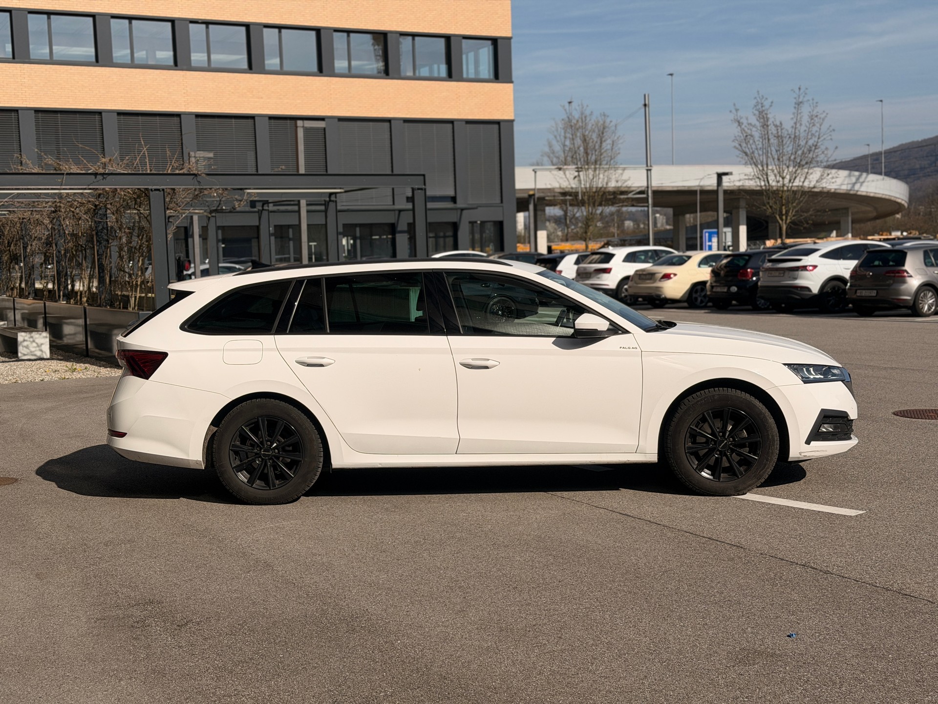 SKODA Octavia Combi 2.0 TDI DSG Ambition-image-6