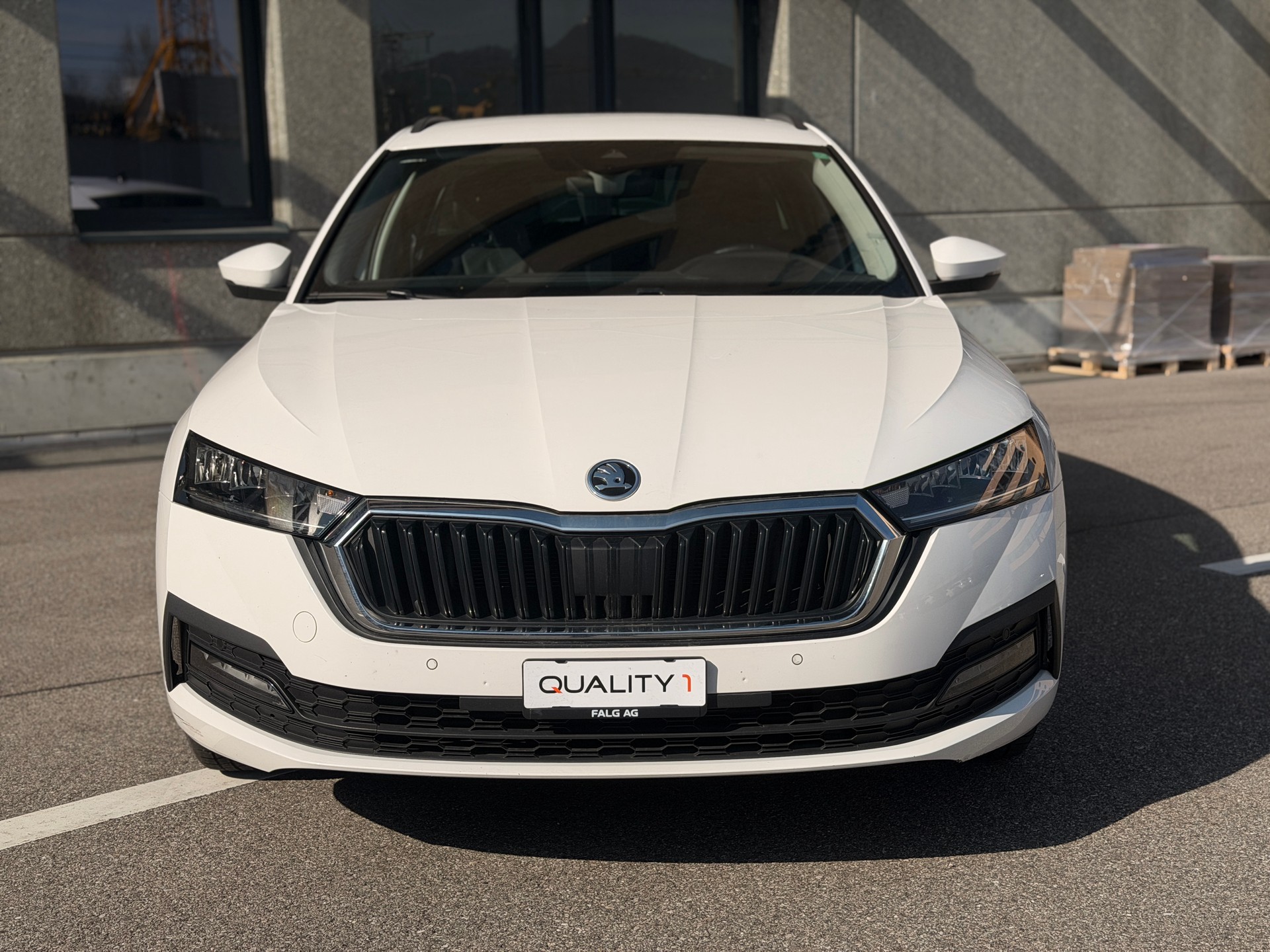 SKODA Octavia Combi 2.0 TDI DSG Ambition-image-4