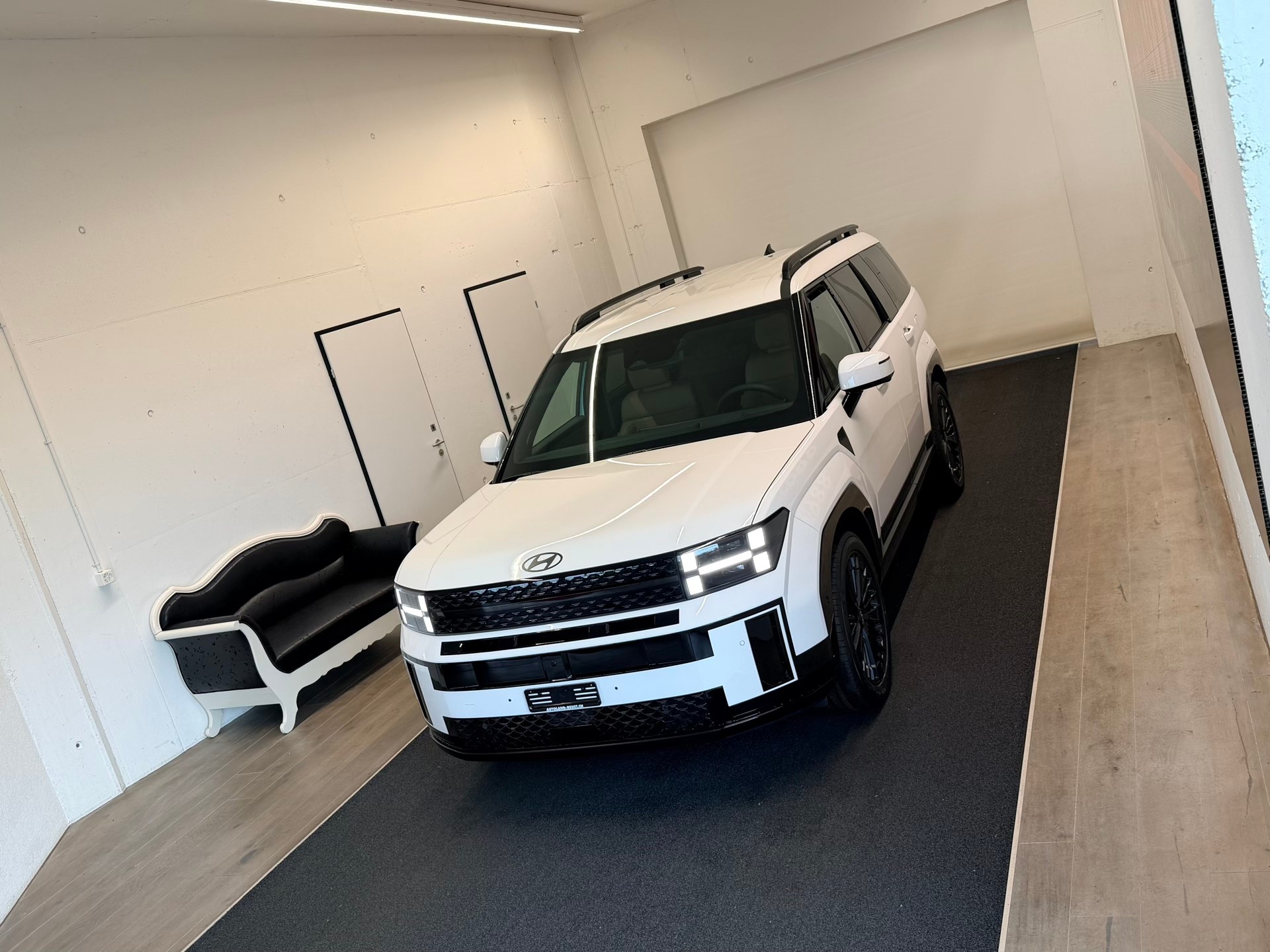 HYUNDAI Santa Fe 1.6 T-GDi PHEV Calligraphy 4WD Automatic-image-3