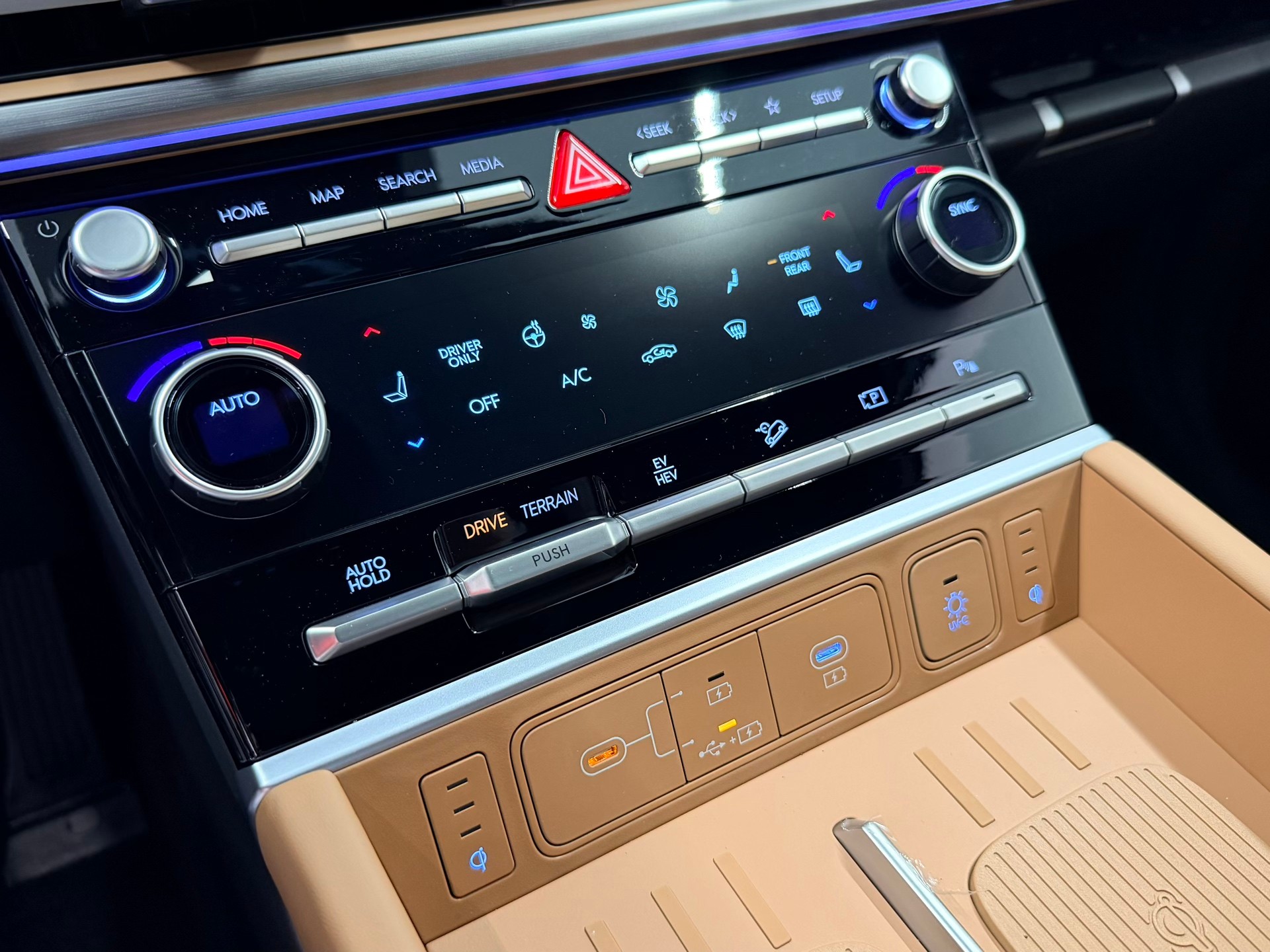 HYUNDAI Santa Fe 1.6 T-GDi PHEV Calligraphy 4WD Automatic-image-20