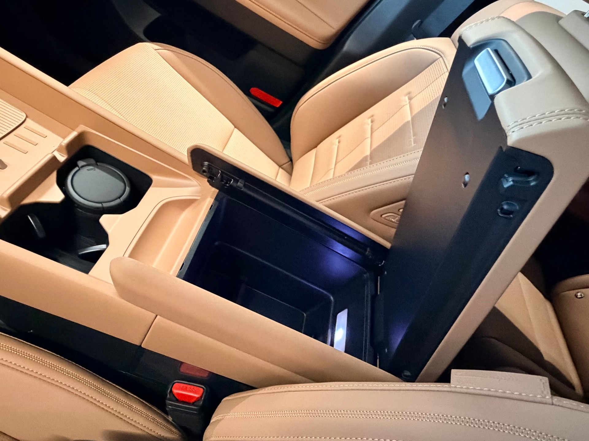 HYUNDAI Santa Fe 1.6 T-GDi PHEV Calligraphy 4WD Automatic-image-25