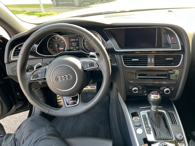 AUDI RS4 Avant 4.2 FSI V8 quattro S-tronic-image-9