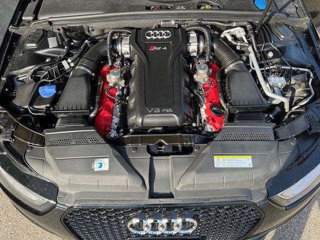 AUDI RS4 Avant 4.2 FSI V8 quattro S-tronic-image-14