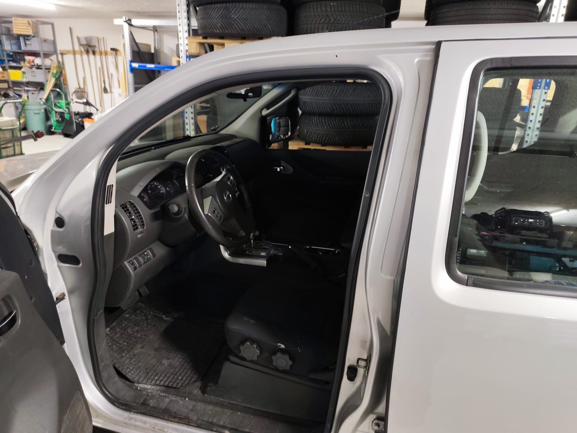 NISSAN Navara Double Cab LE 2.5 dCi 4WD Automat-image-6