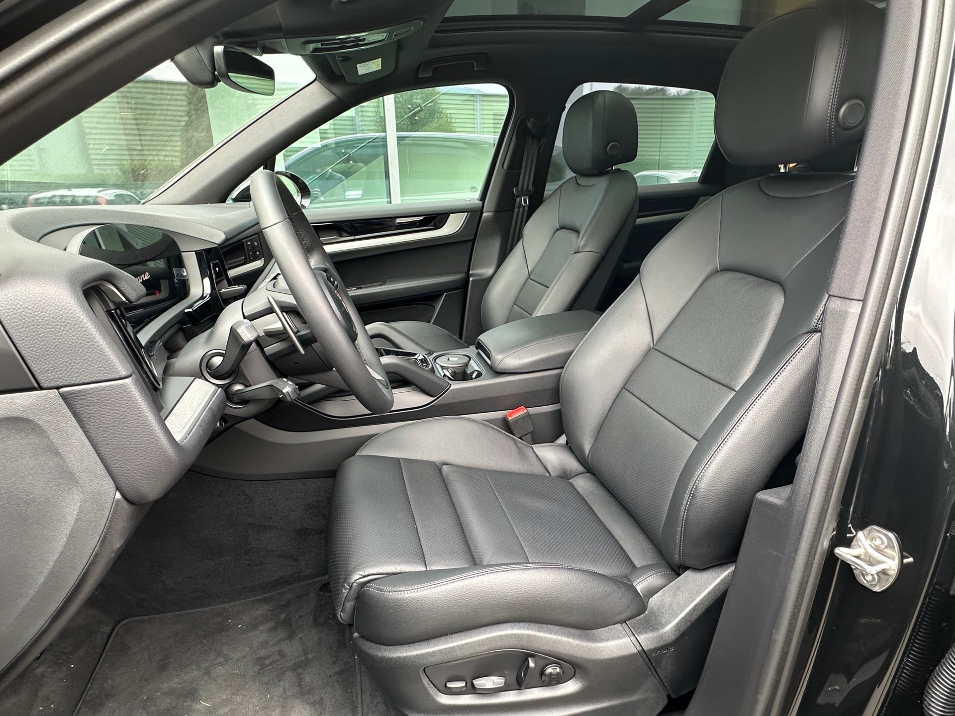 PORSCHE Cayenne 3.0 V6 / Neues Modell-image-6