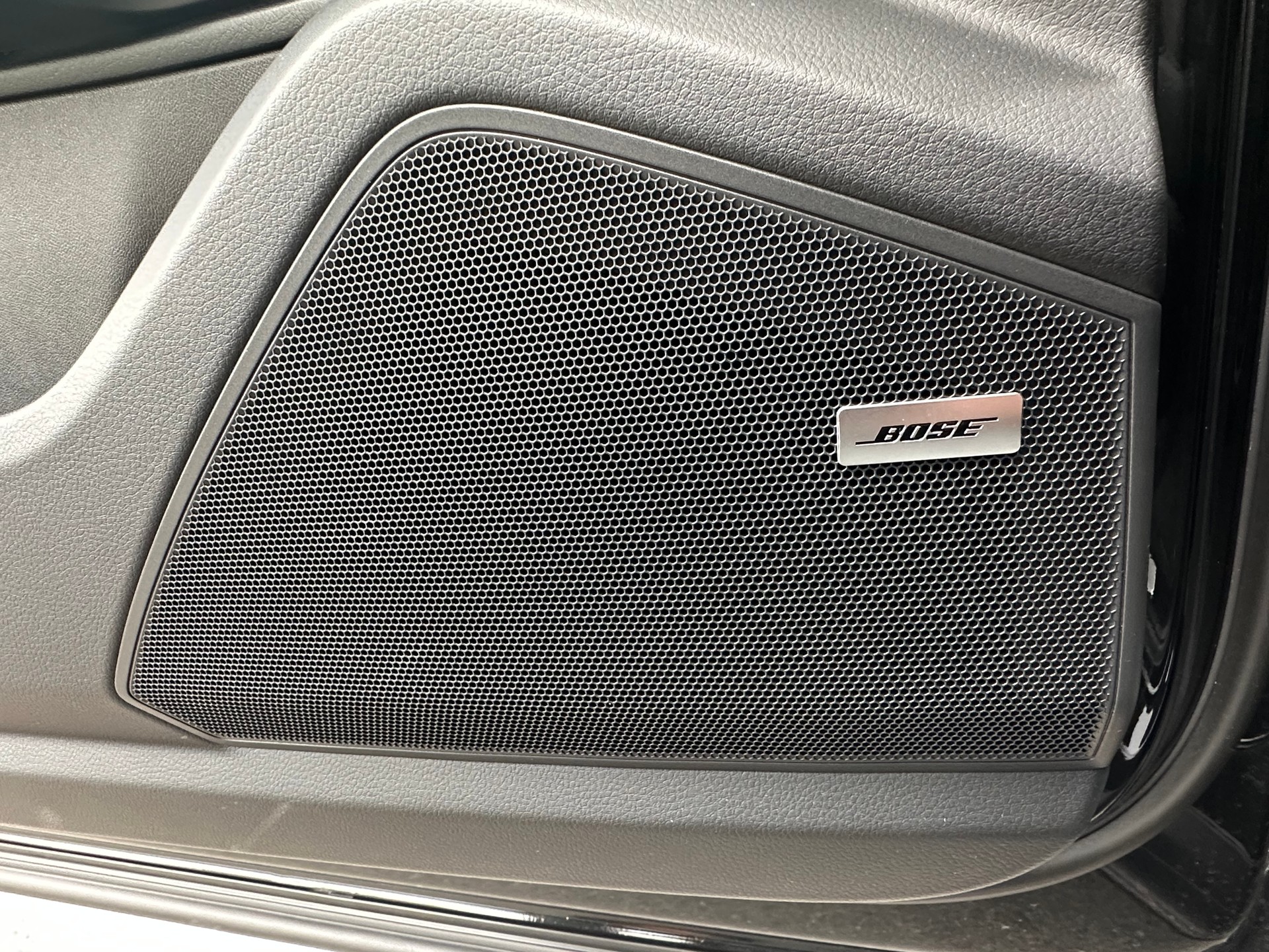 PORSCHE Cayenne 3.0 V6 / Neues Modell-image-16