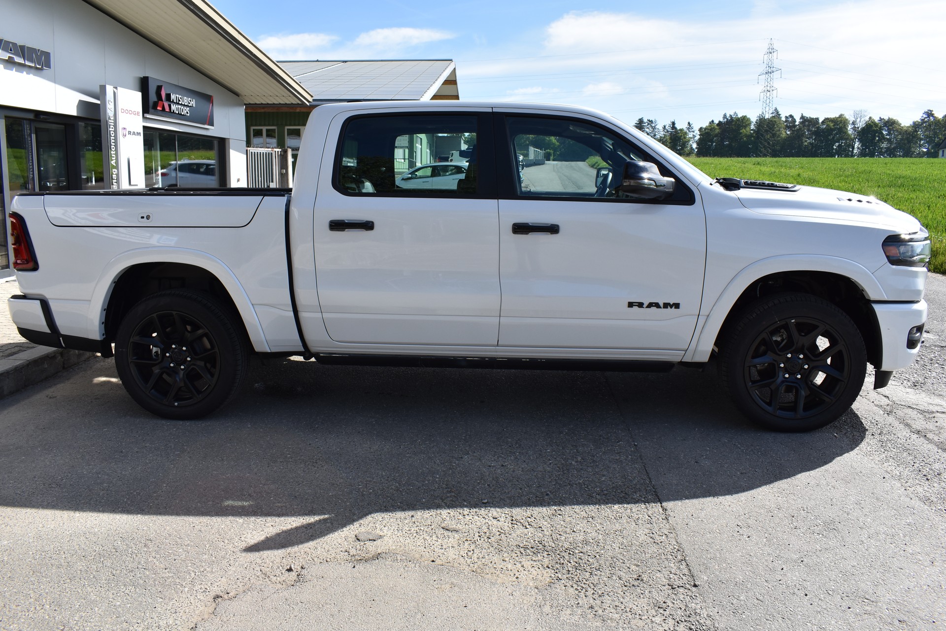 DODGE Ram 1500 Laramie Hurricane Night Edition-image-2