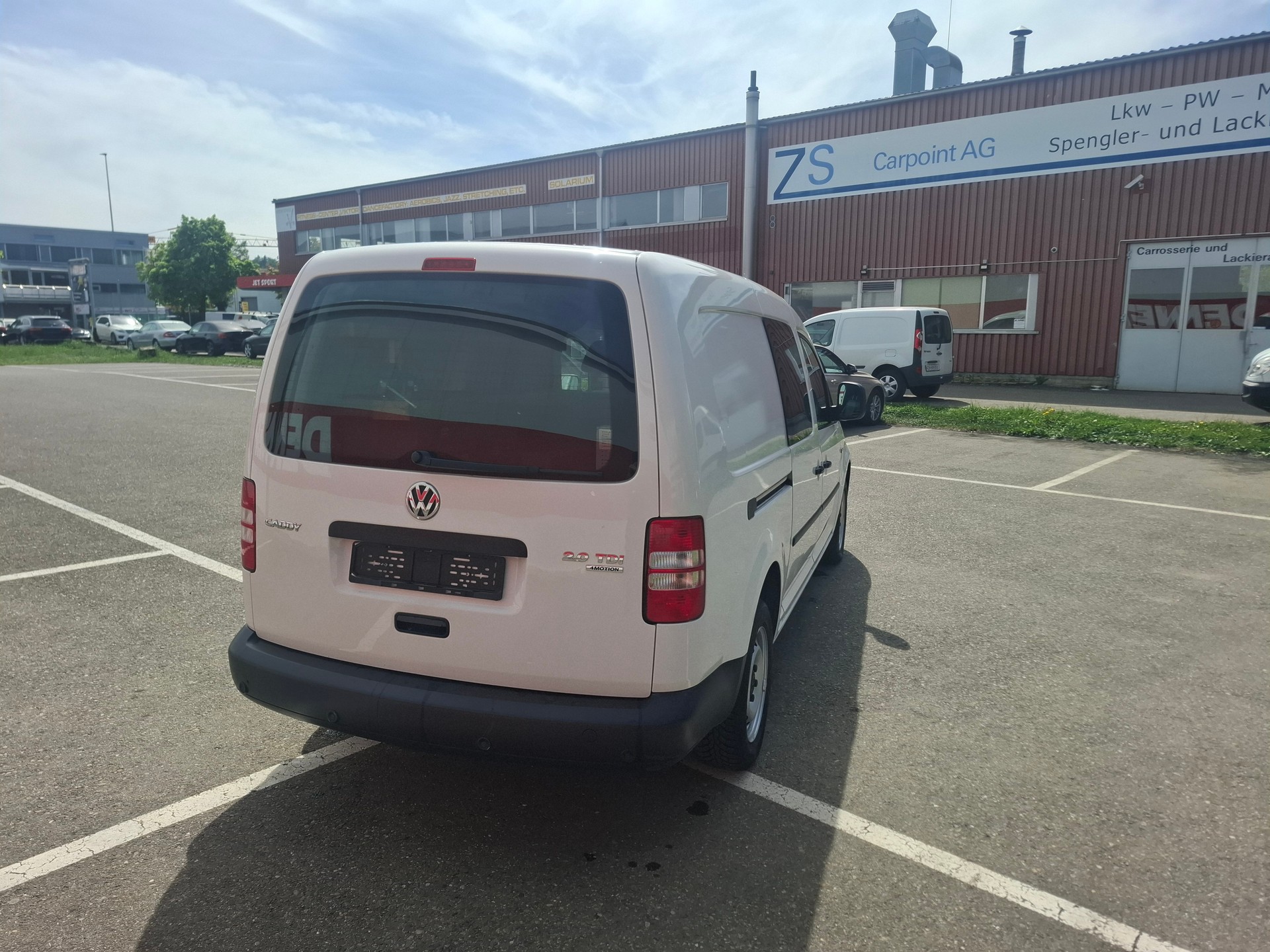 VW Caddy Maxi 2.0 TDI 4Motion-image-6
