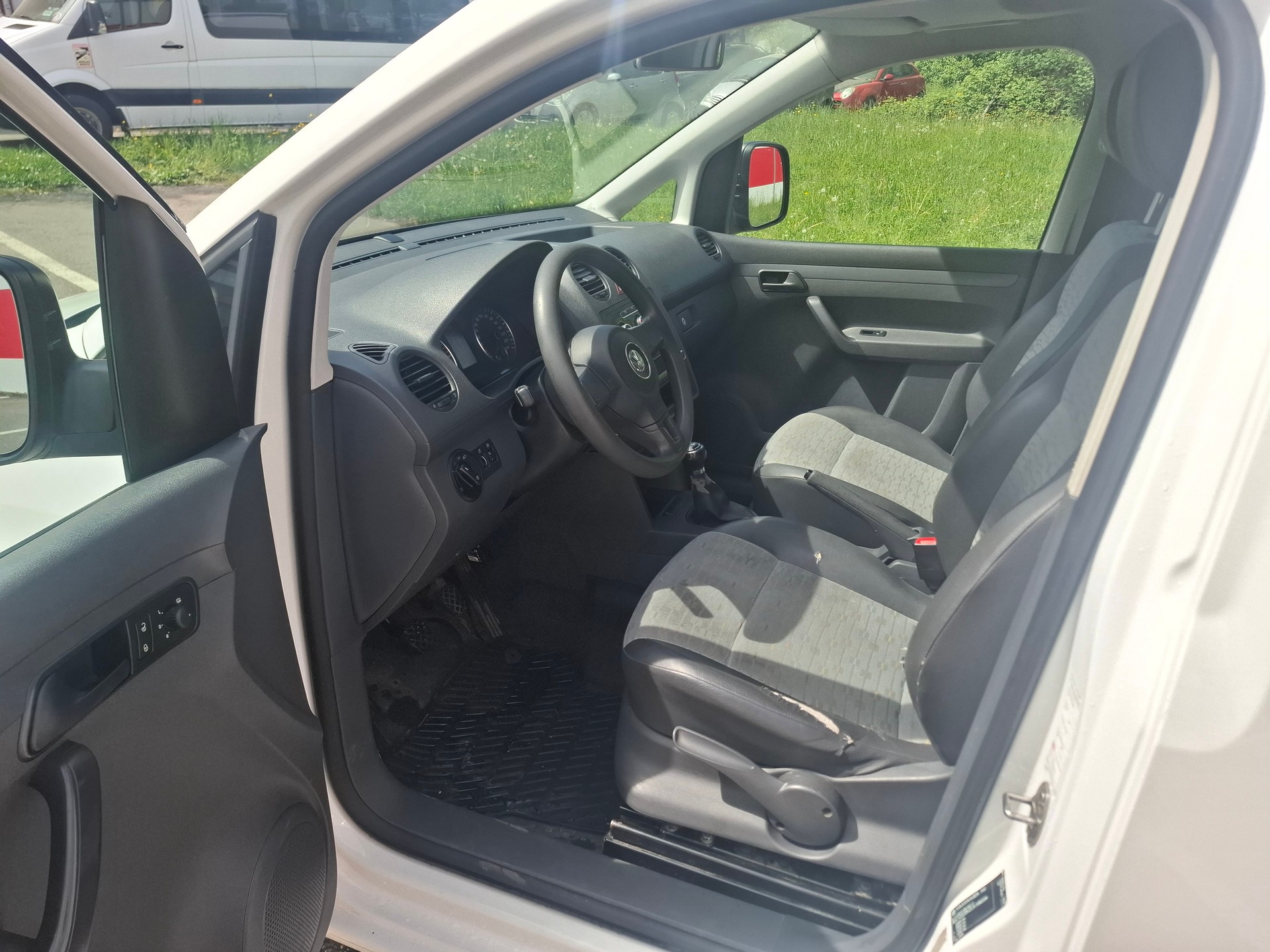 VW Caddy Maxi 2.0 TDI 4Motion-image-10
