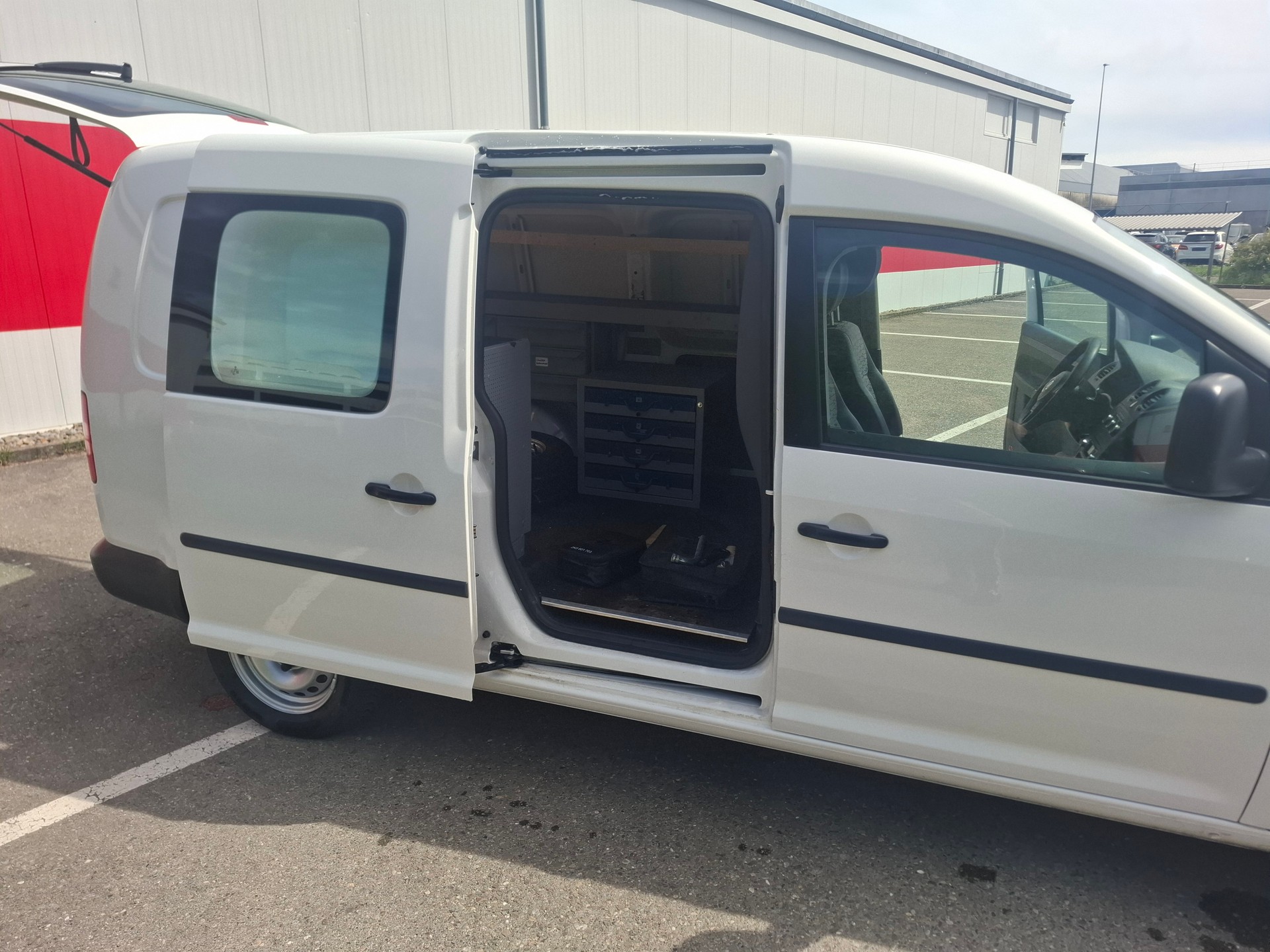 VW Caddy Maxi 2.0 TDI 4Motion-image-11
