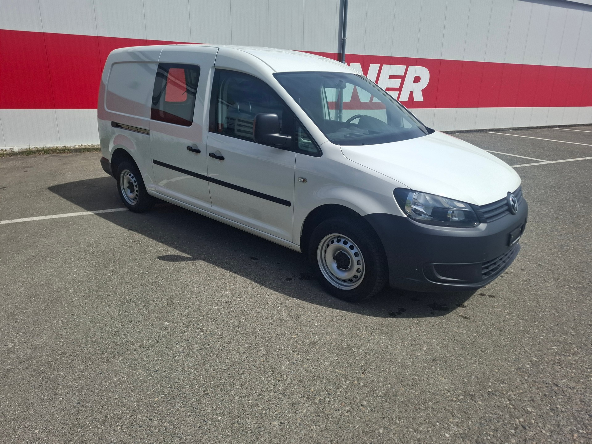 VW Caddy Maxi 2.0 TDI 4Motion-image-5
