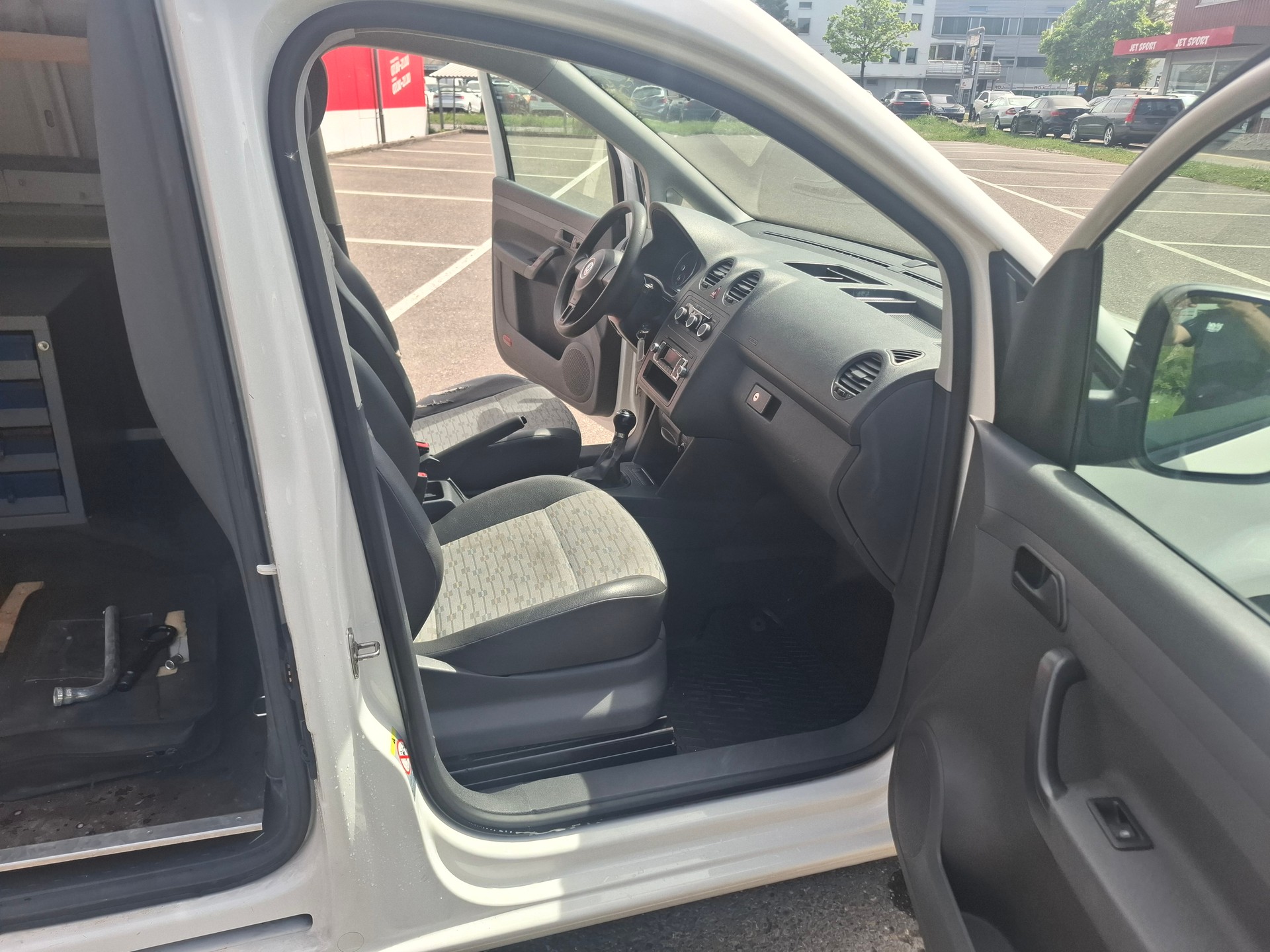 VW Caddy Maxi 2.0 TDI 4Motion-image-12