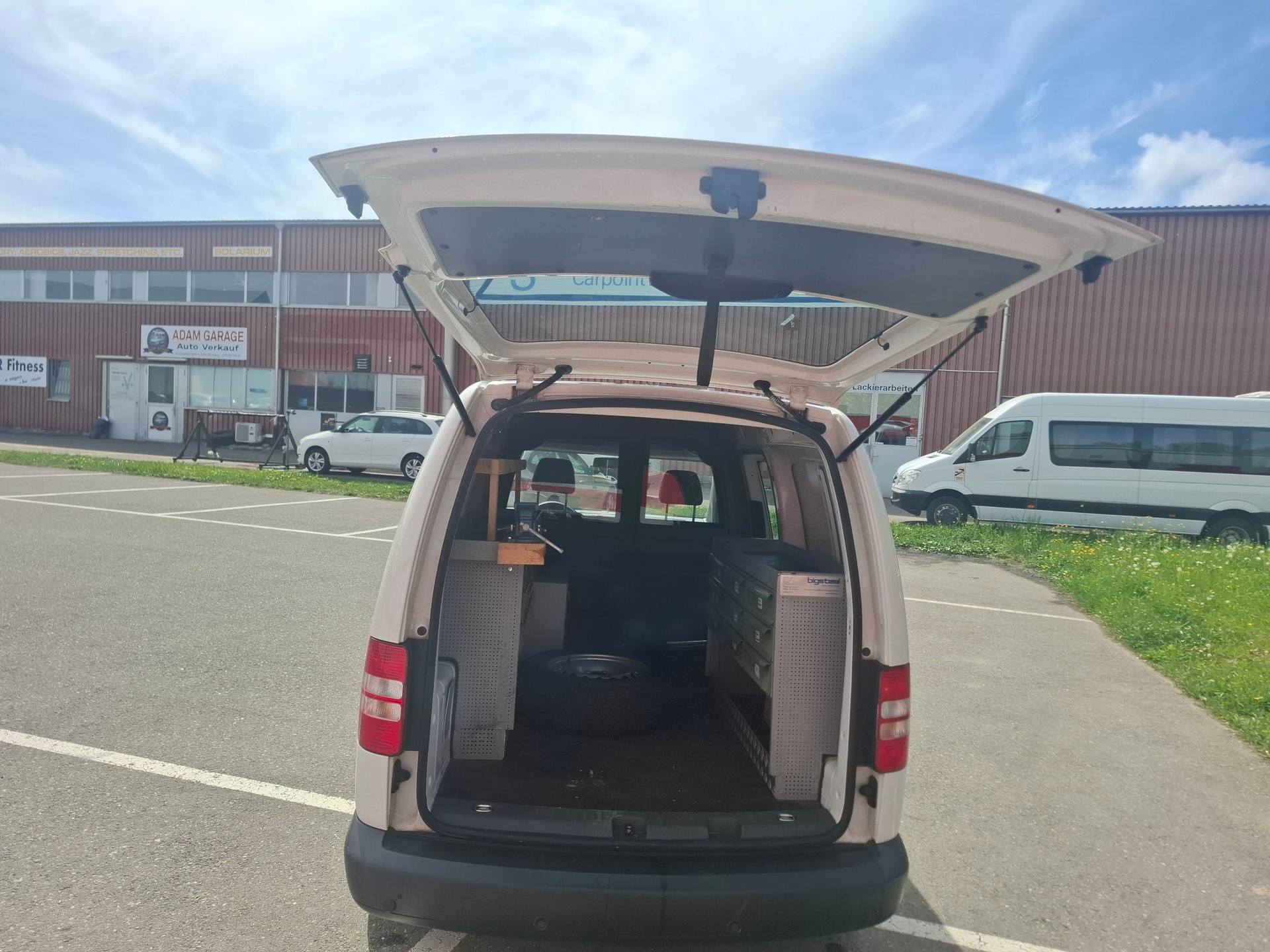 VW Caddy Maxi 2.0 TDI 4Motion-image-7