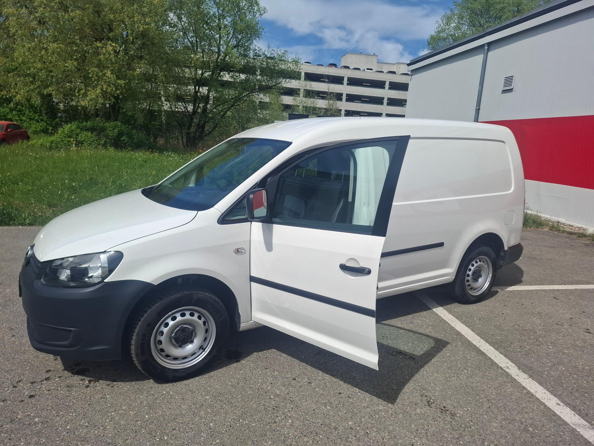 VW Caddy Maxi 2.0 TDI 4Motion-image-1