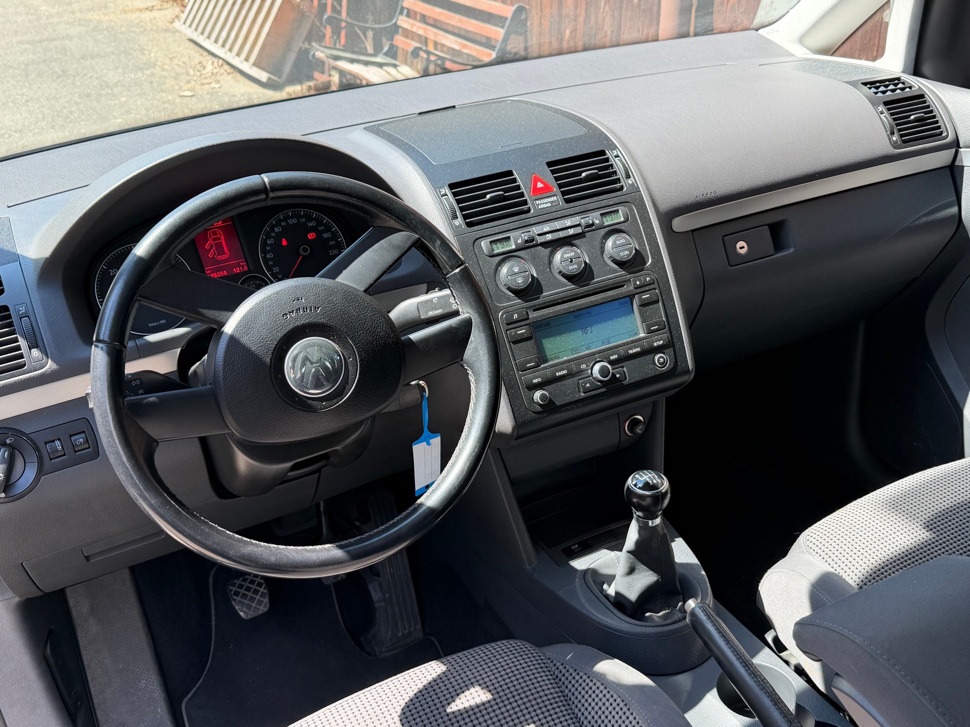 VW Touran 2.0 TDI Trendline-image-5