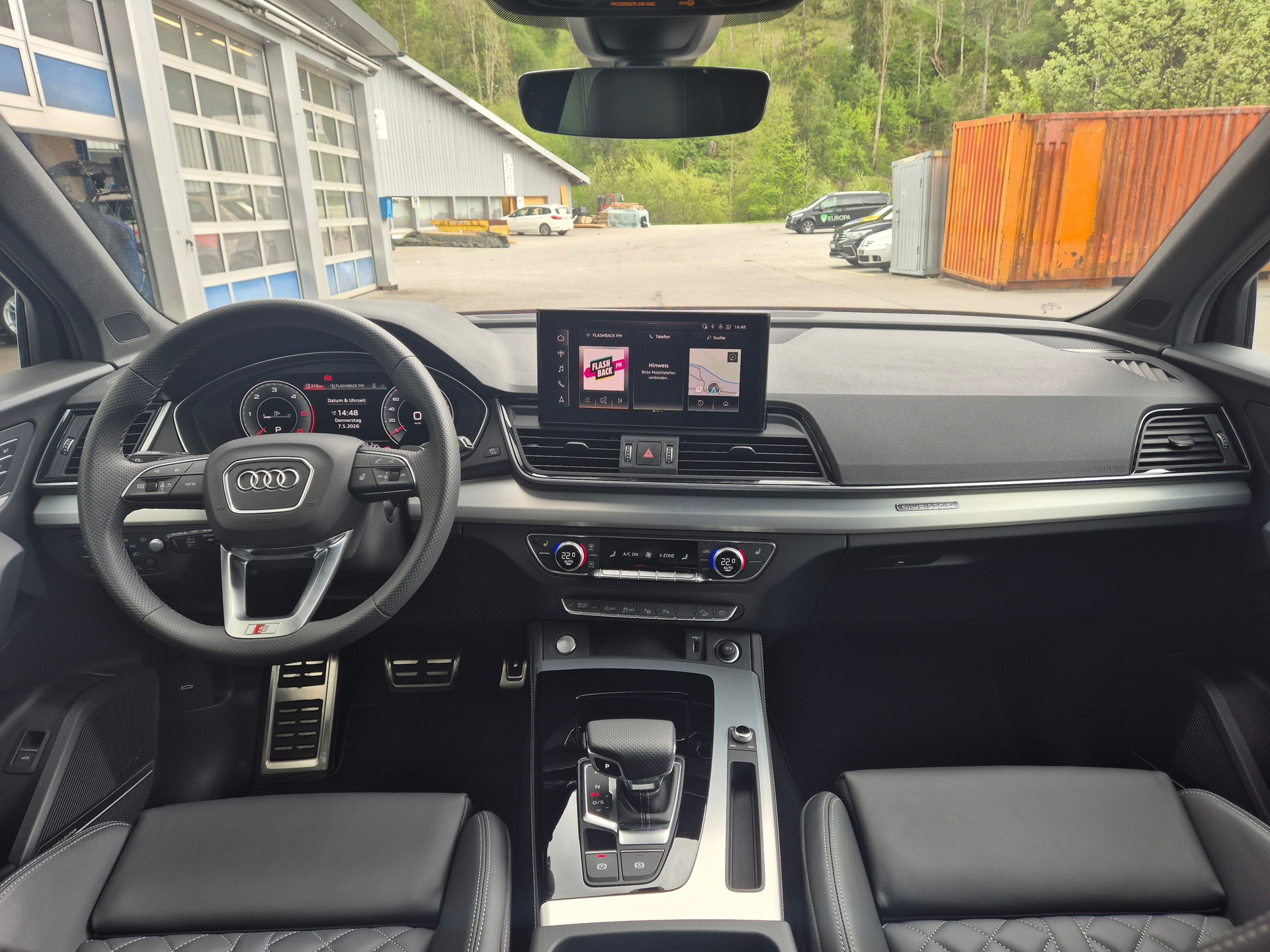 AUDI Q5 40 TDI Black Edition quattro S-tronic-image-9