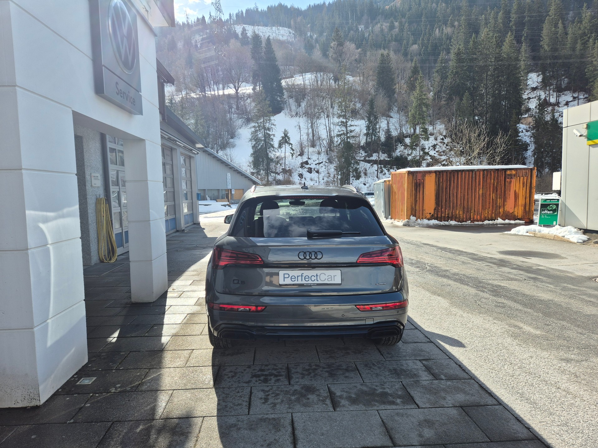AUDI Q5 40 TDI Black Edition quattro S-tronic-image-5
