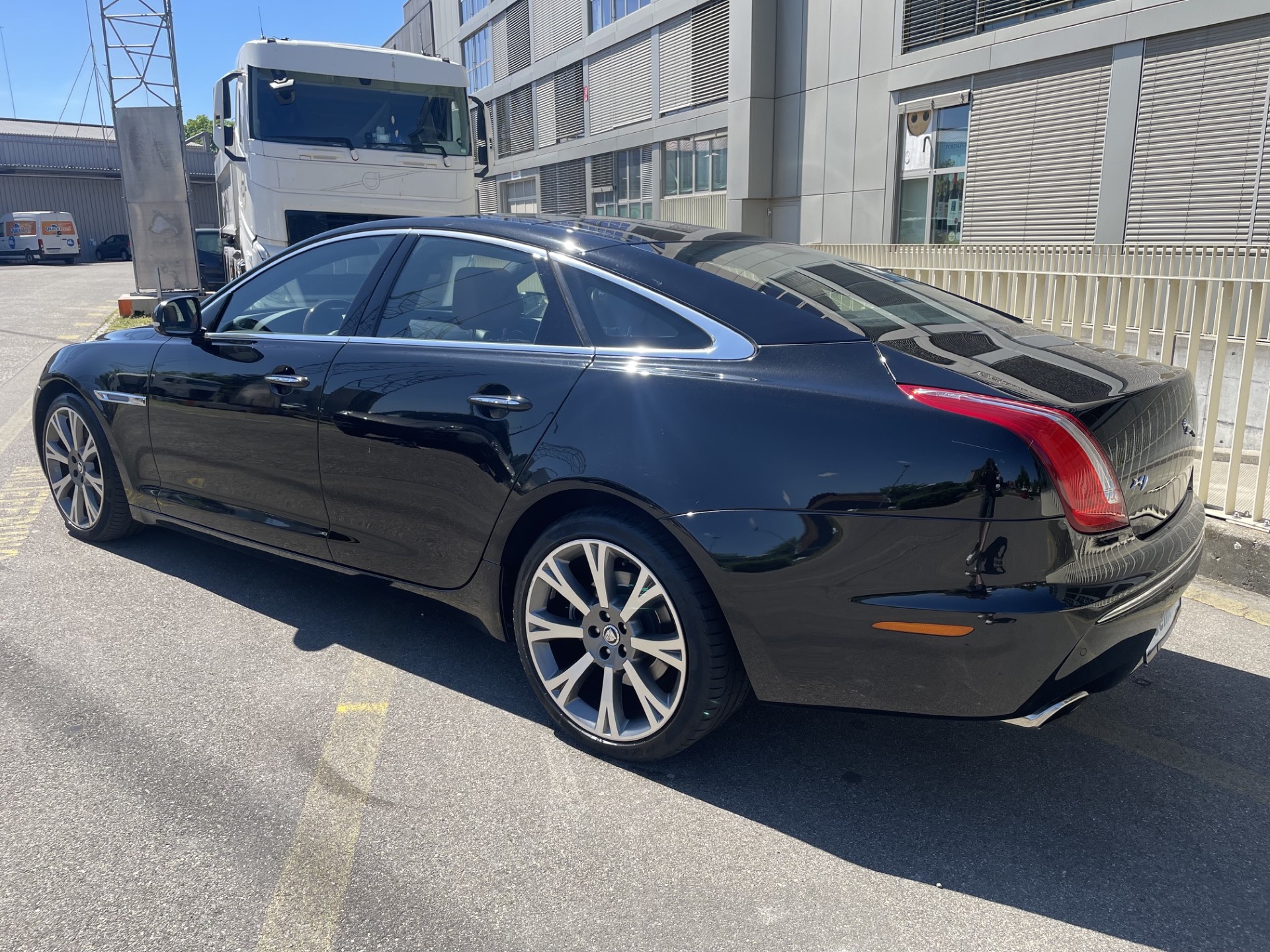 JAGUAR XJ 5.0 V8 Portfolio Automatic-image-5
