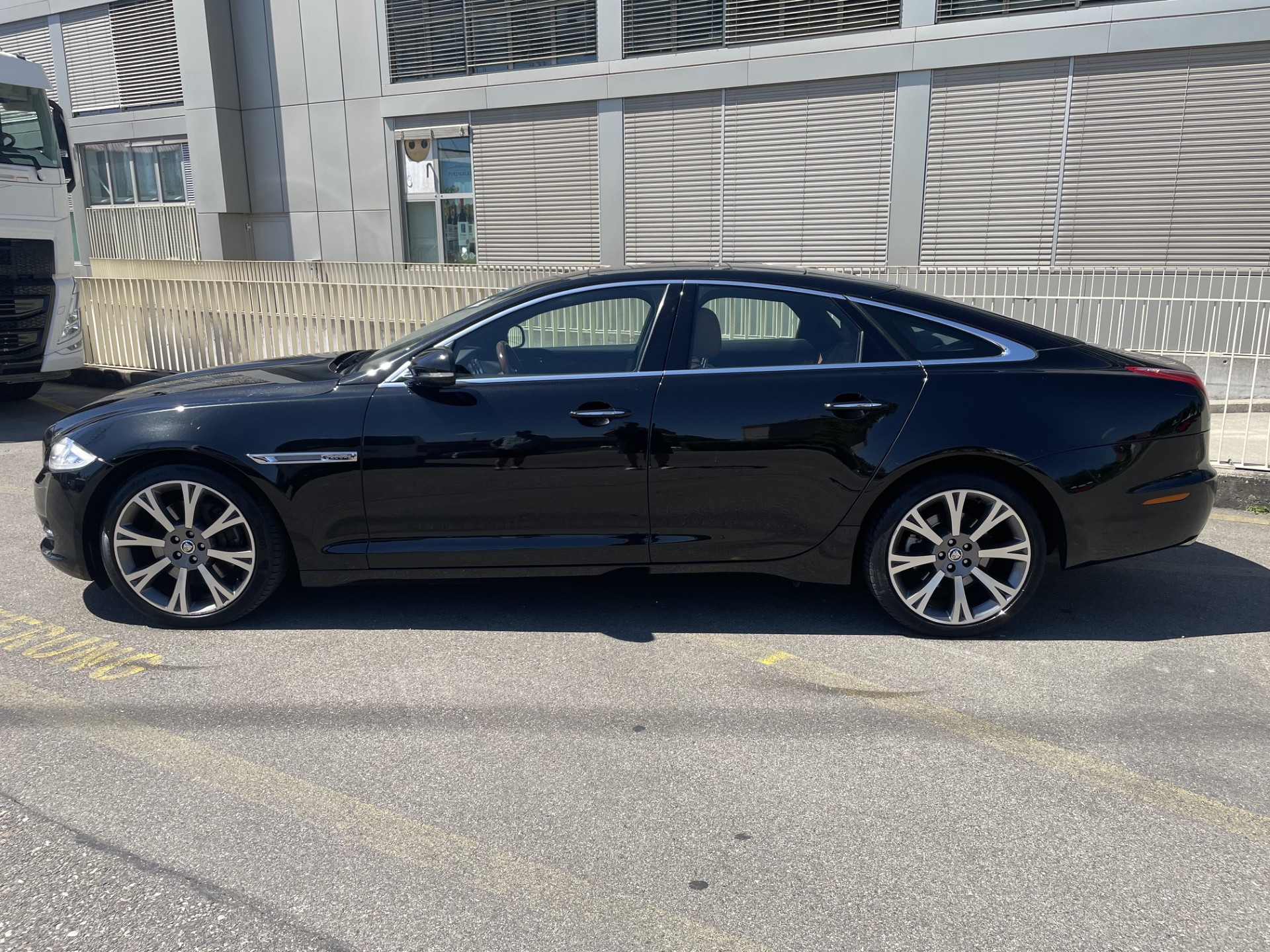 JAGUAR XJ 5.0 V8 Portfolio Automatic-image-4