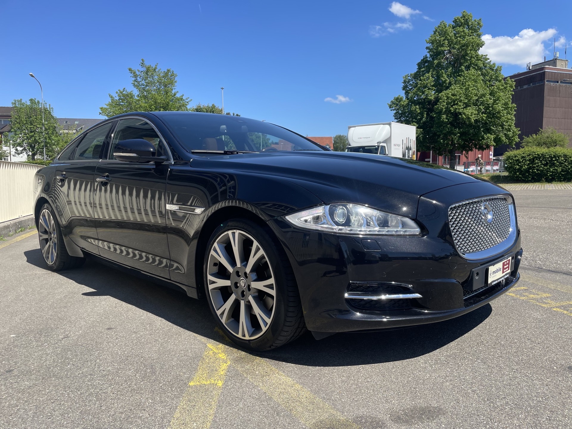 JAGUAR XJ 5.0 V8 Portfolio Automatic-image-1