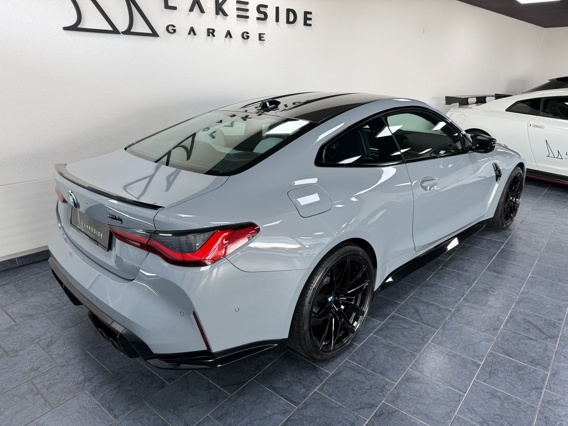 BMW M4 Coupé Competition M xDrive-showroom-element-3