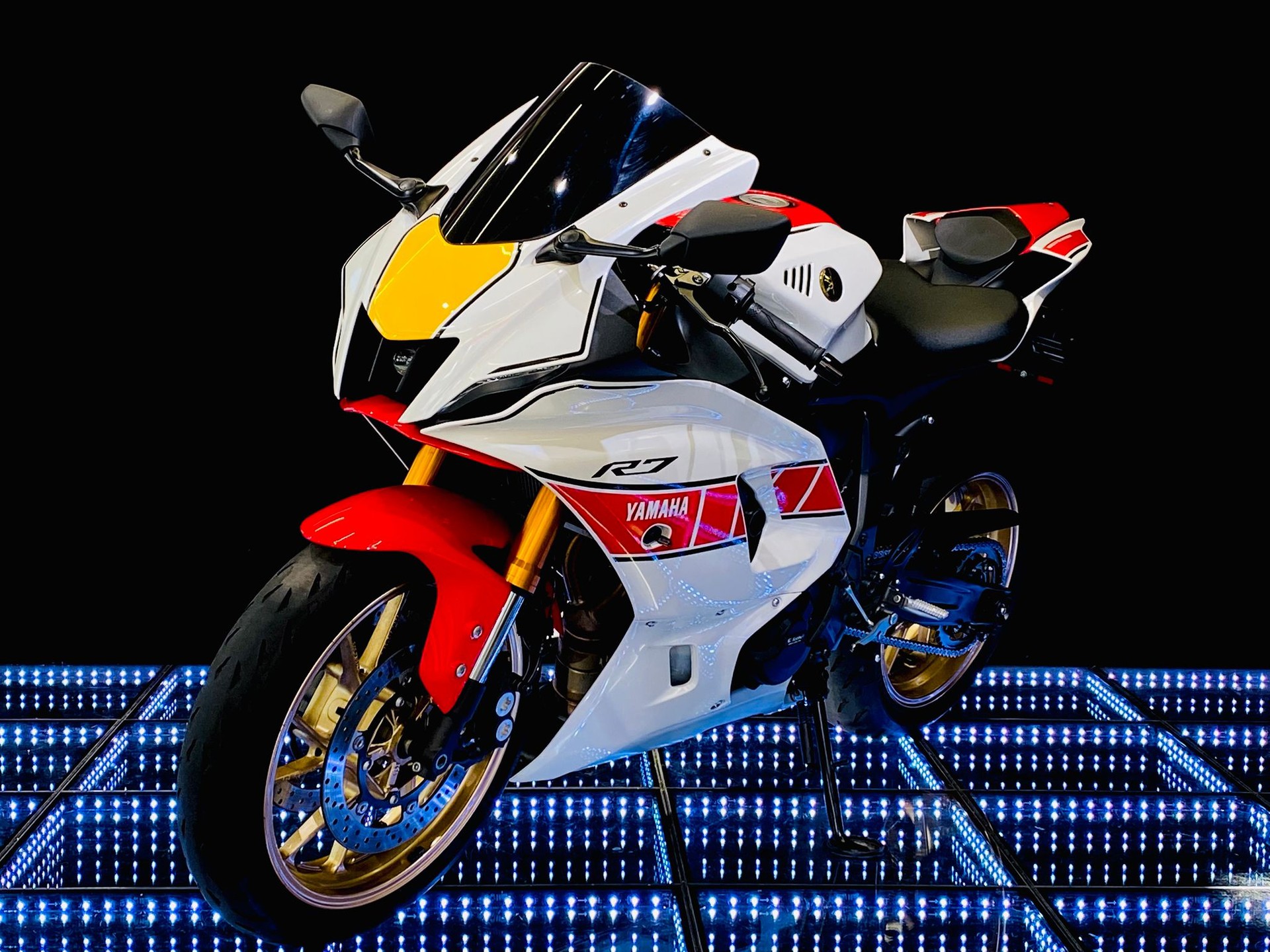YAMAHA YZF-R7 World GP 60th (35kW)-showroom-element-1