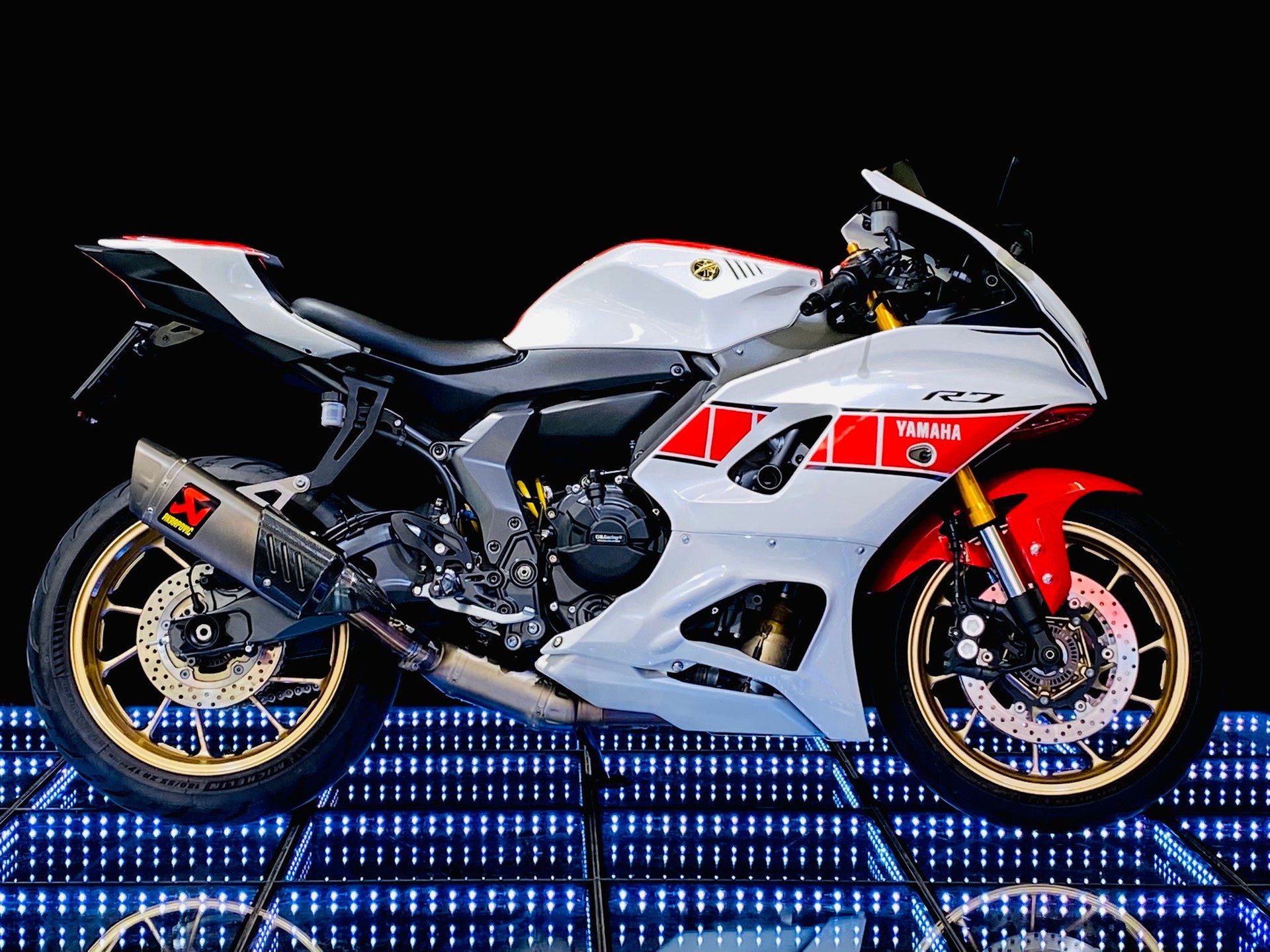 YAMAHA YZF-R7 World GP 60th (35kW)-showroom-element-2