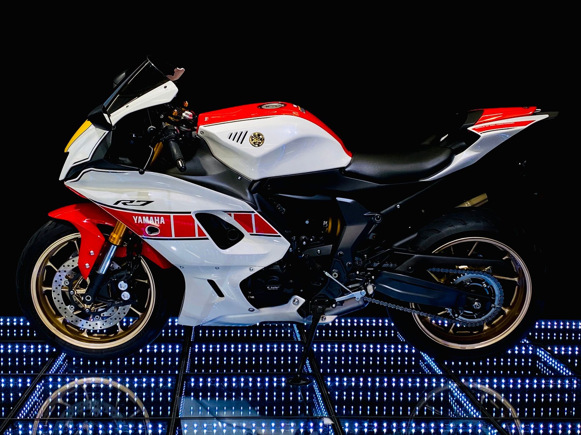 YAMAHA YZF-R7 World GP 60th (35kW)-showroom-element-3