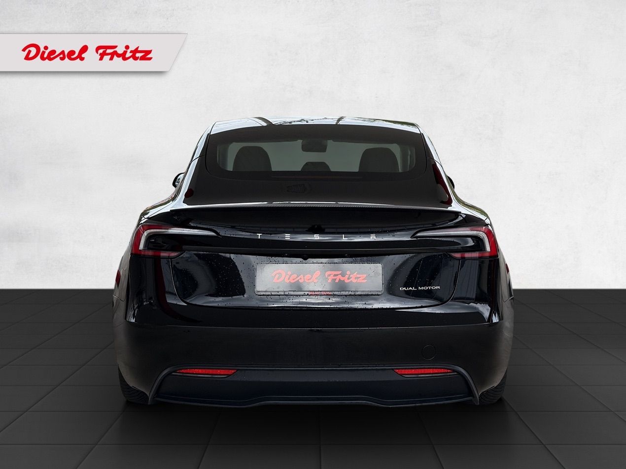 TESLA Model 3 Long Range Dual Motor AWD-showroom-element-3