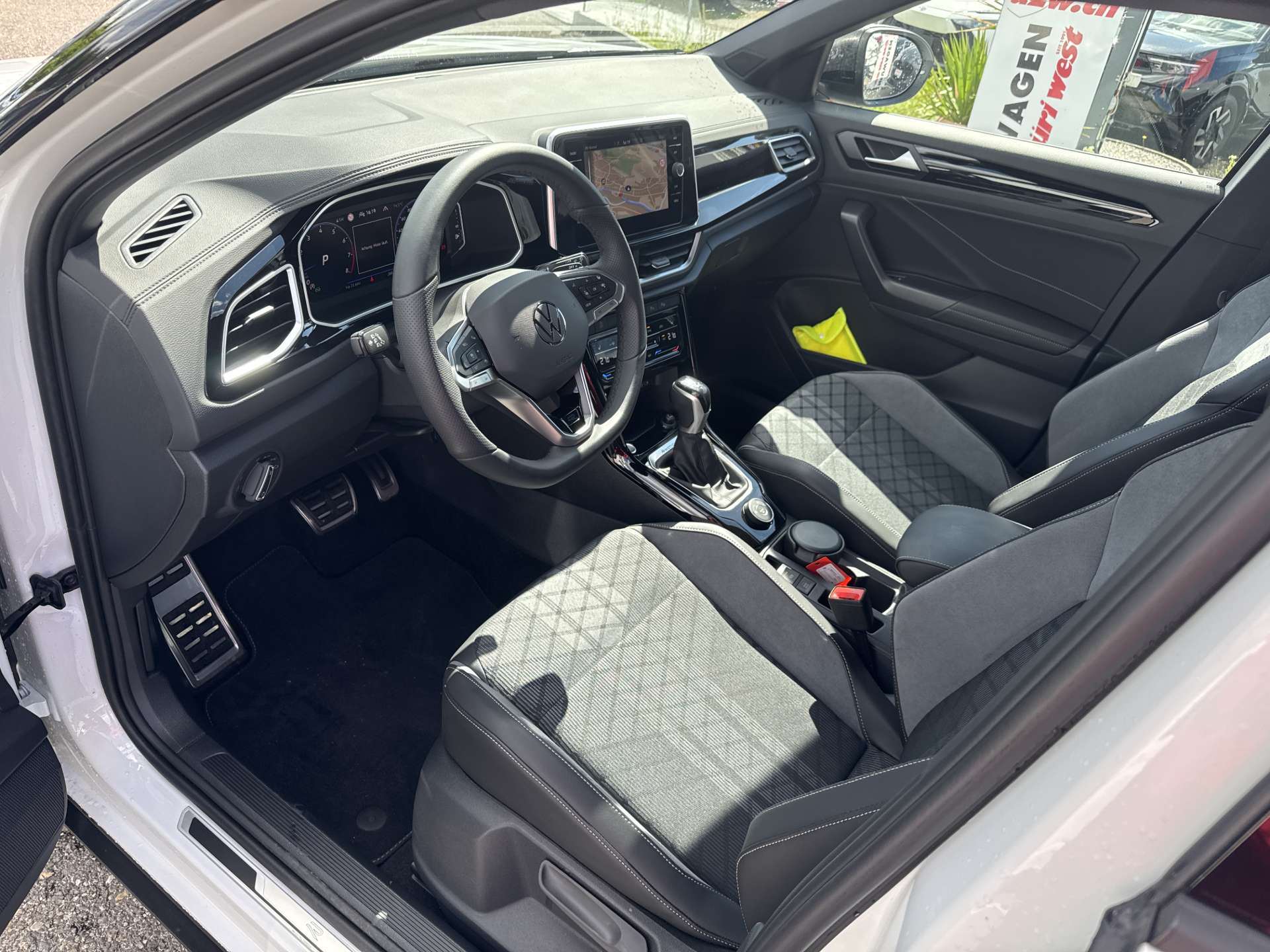 VW T-Roc 2.0 TSi R-Line 4Motion DSG-Automat-image-5
