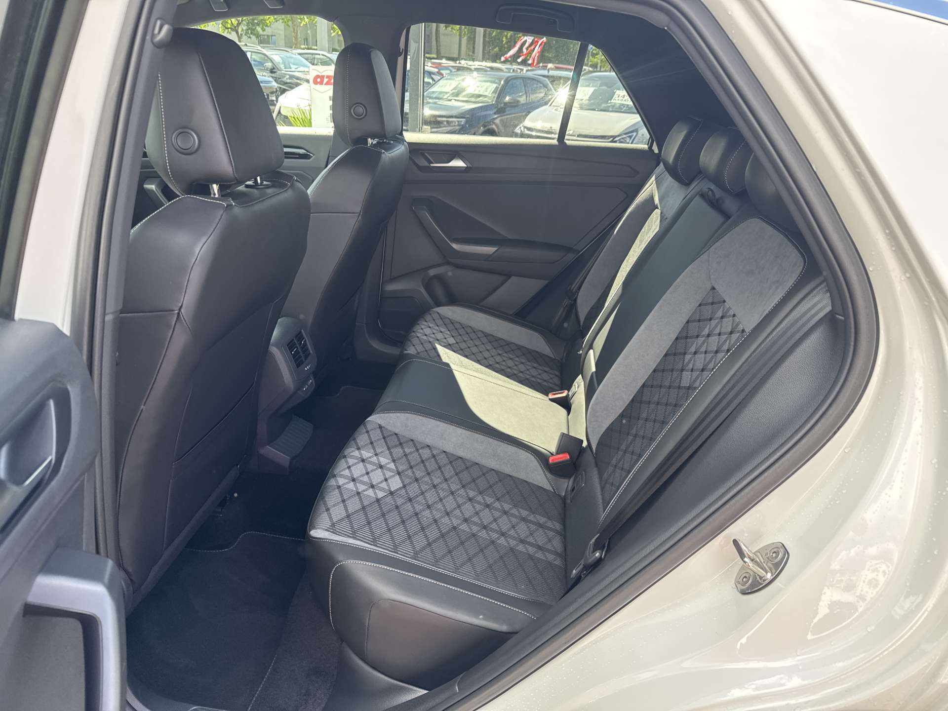 VW T-Roc 2.0 TSi R-Line 4Motion DSG-Automat-image-6