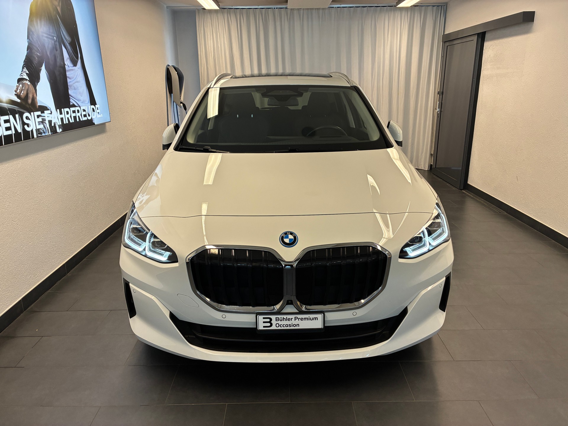BMW 225e xDrive Active Tourer-showroom-element-1