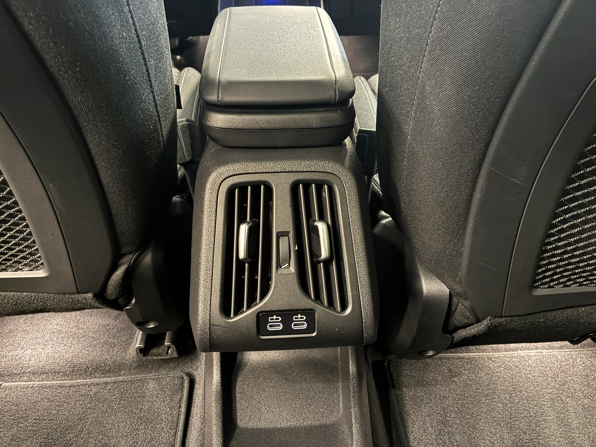 BMW 225e xDrive Active Tourer-image-17