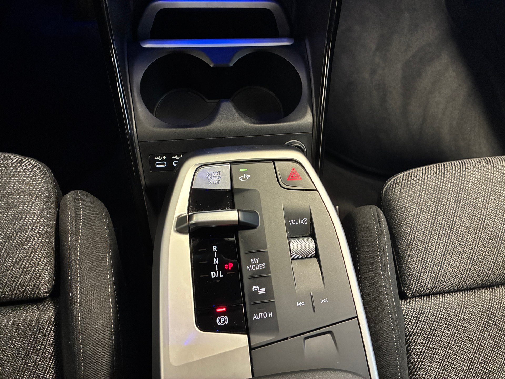 BMW 225e xDrive Active Tourer-image-13