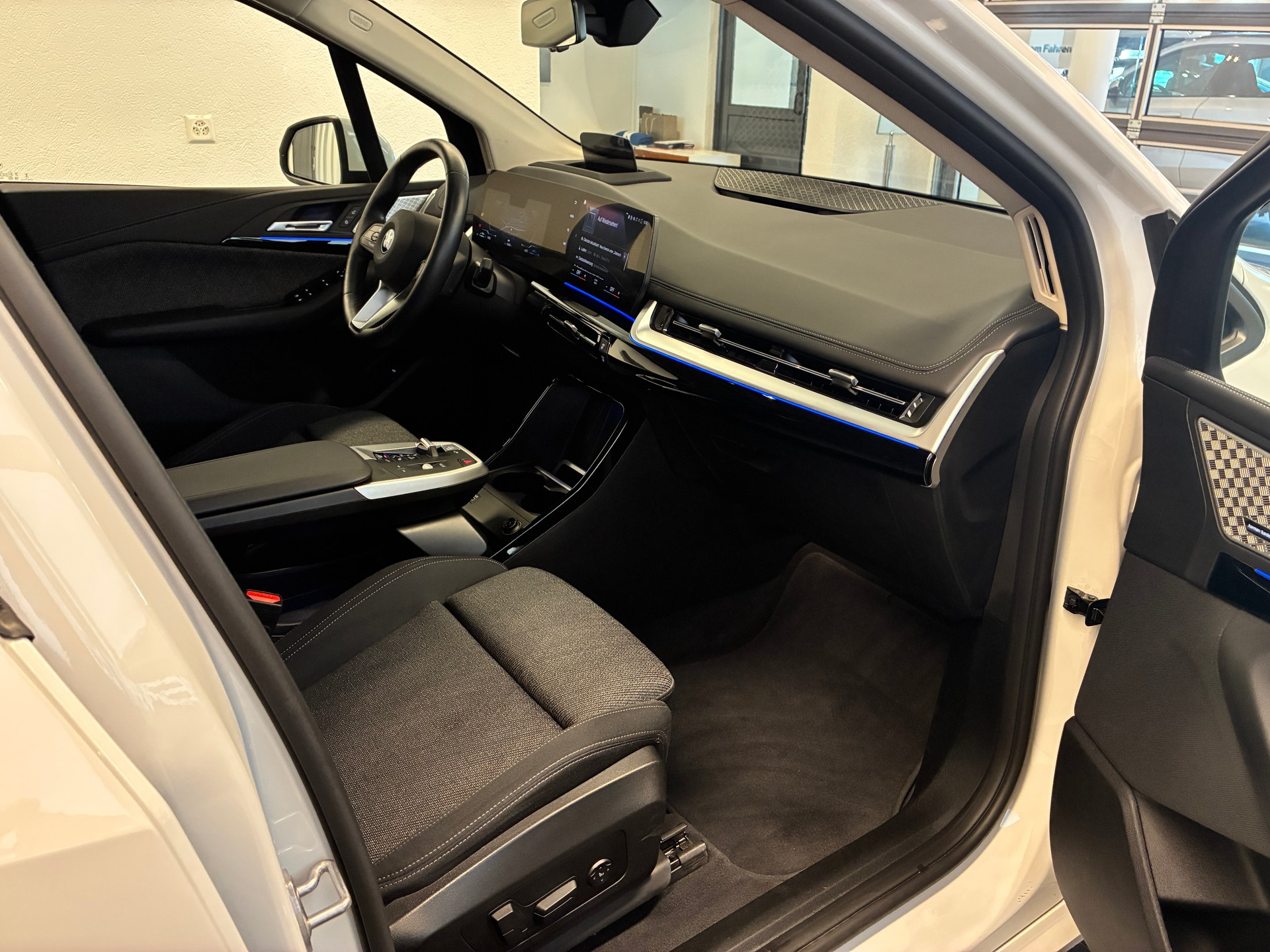 BMW 225e xDrive Active Tourer-image-8