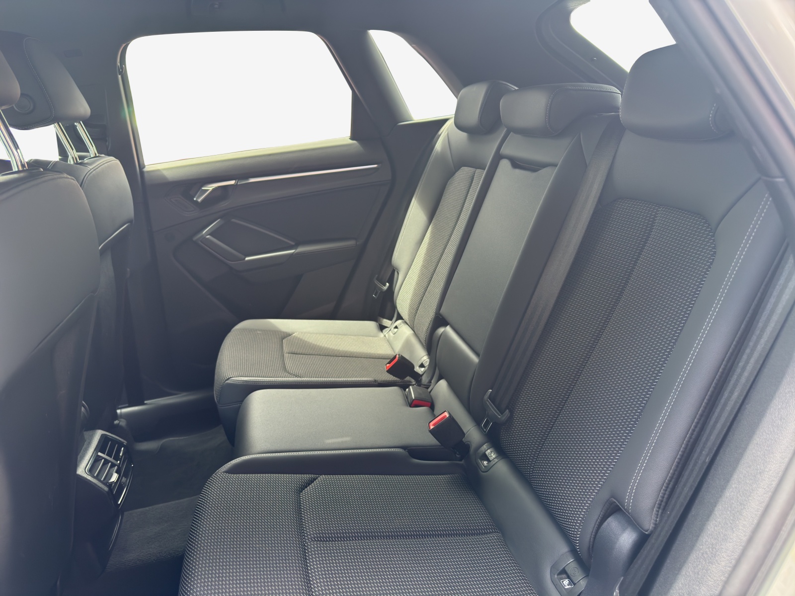 AUDI Q3 Sportback 35 TFSI S line Attraction S-tronic-image-11