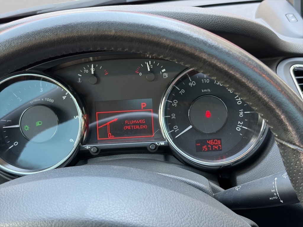 PEUGEOT 5008 1.6 BlueHDi Sensation Tiptronic-image-13