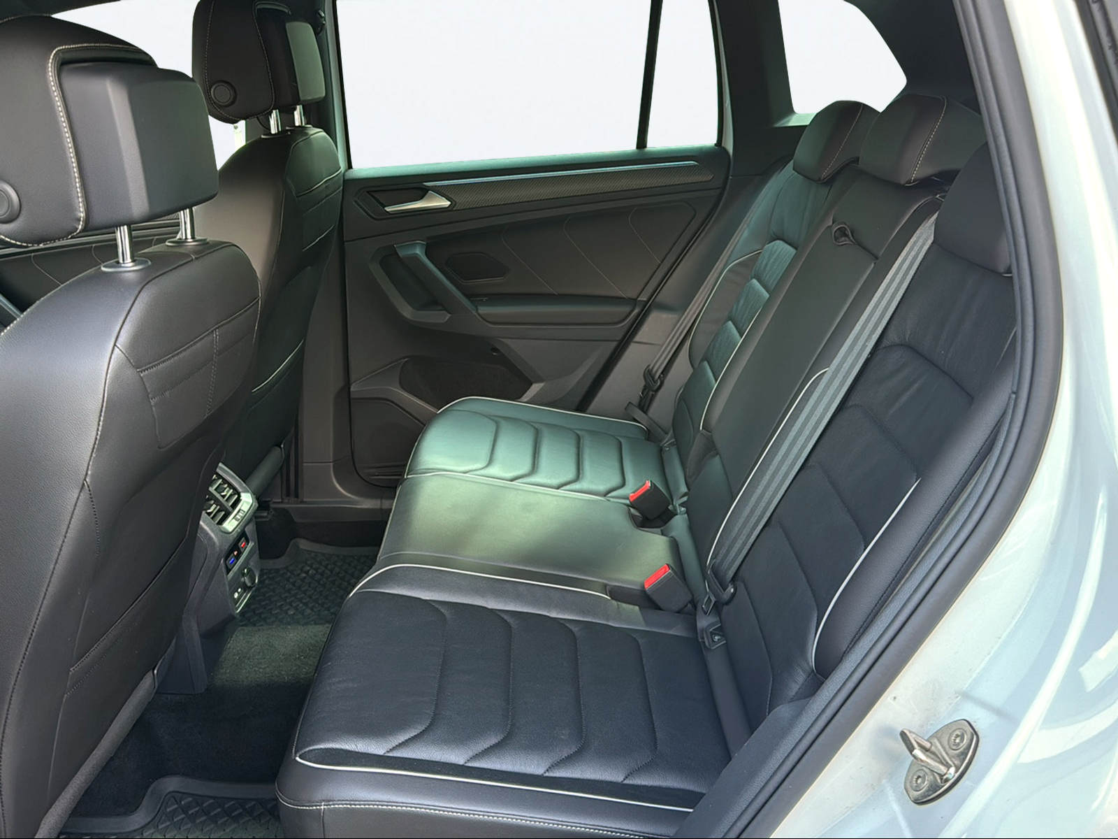 VW Tiguan 1.4TSI PHEV R-Line DSG-image-13