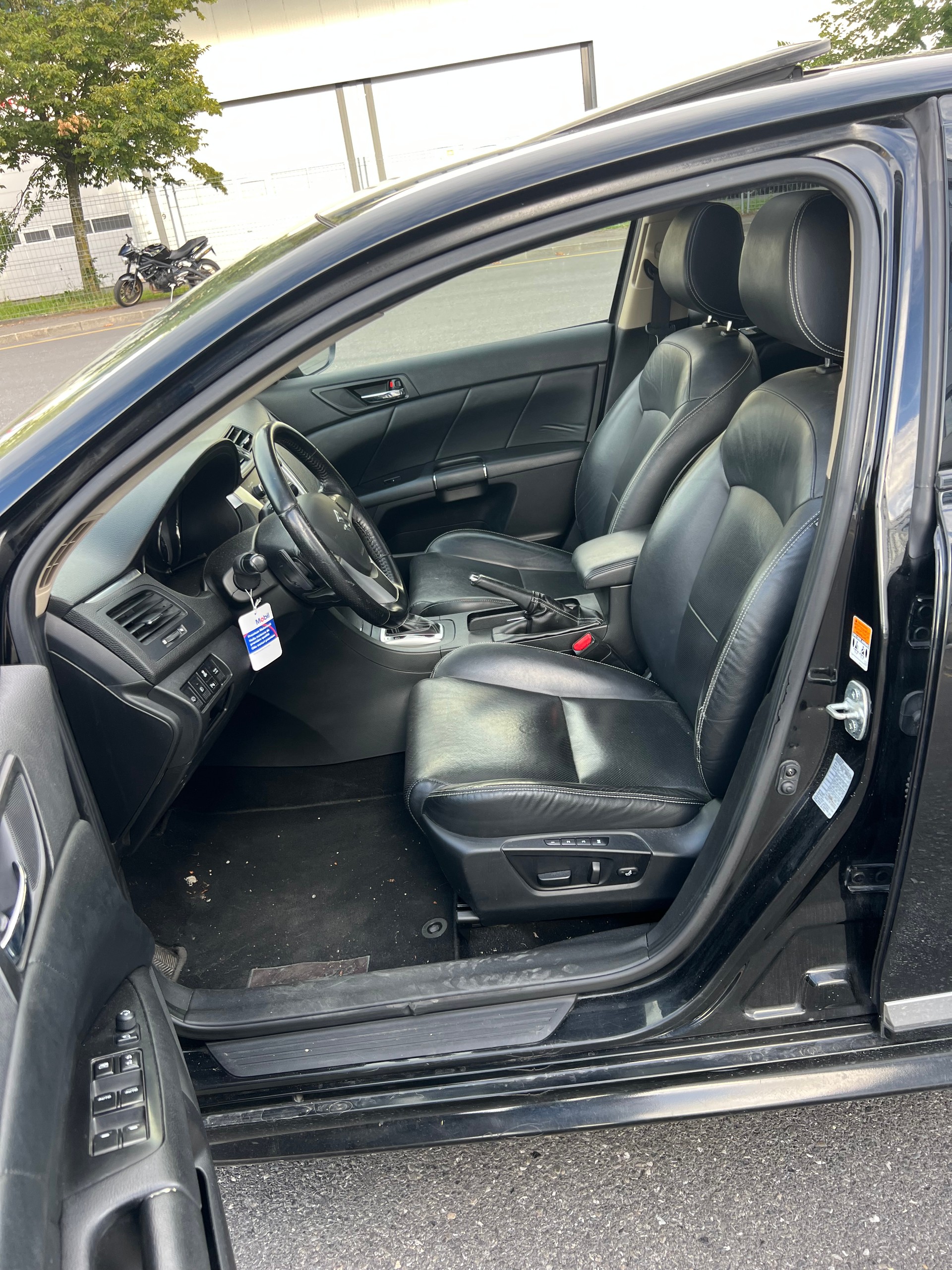 SUZUKI Kizashi 2.4 GL Top Indigo 4WD CVT-image-9