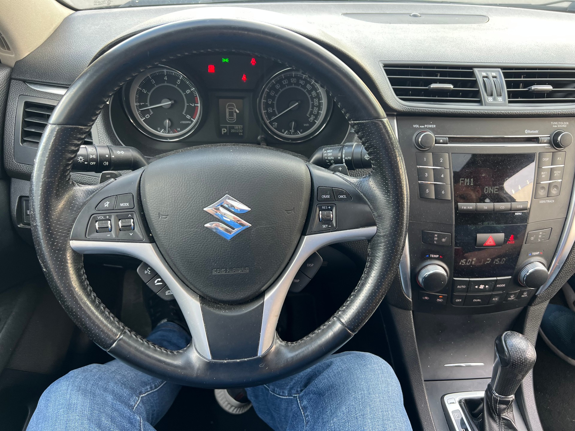 SUZUKI Kizashi 2.4 GL Top Indigo 4WD CVT-image-12