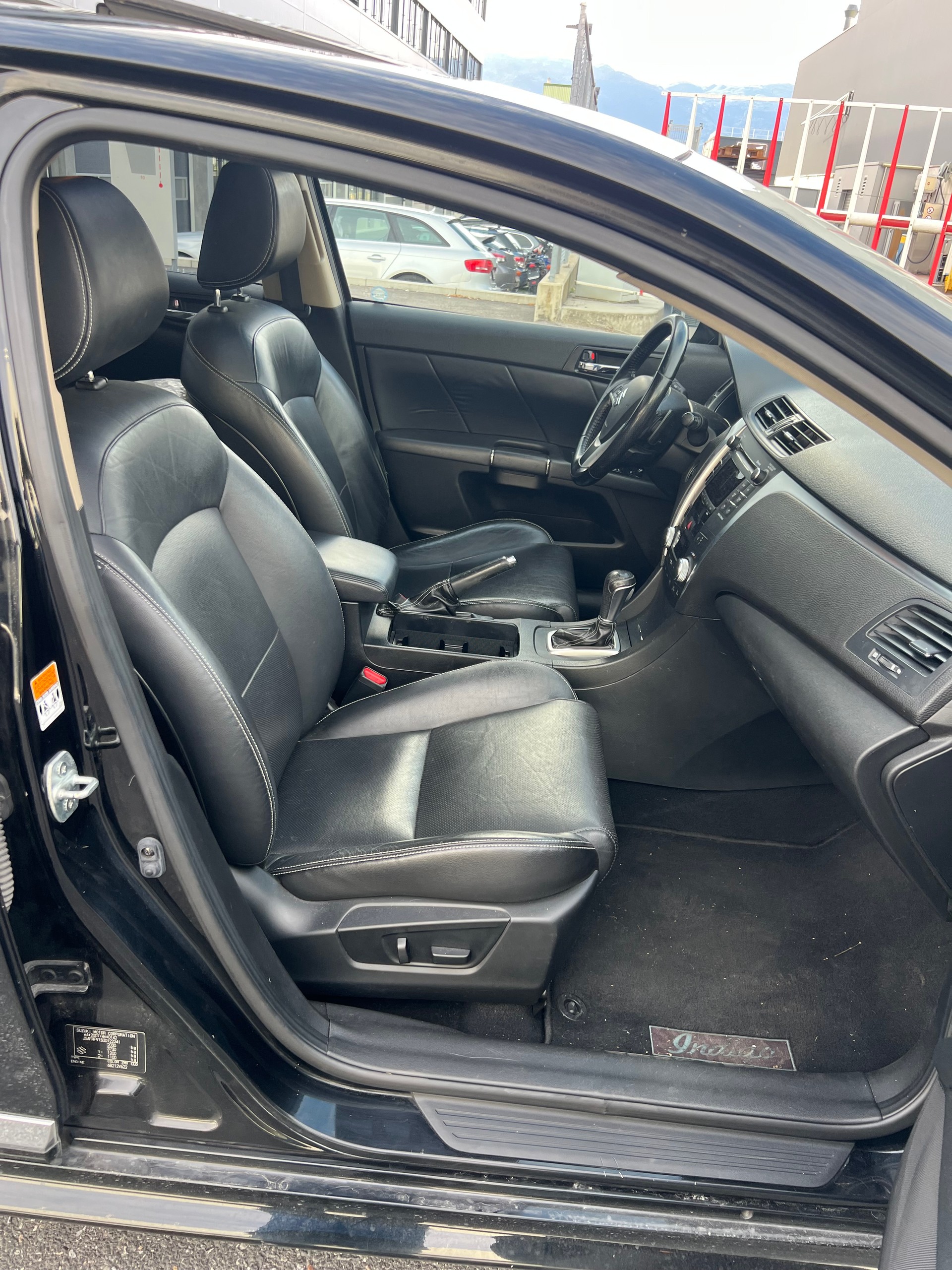 SUZUKI Kizashi 2.4 GL Top Indigo 4WD CVT-image-13