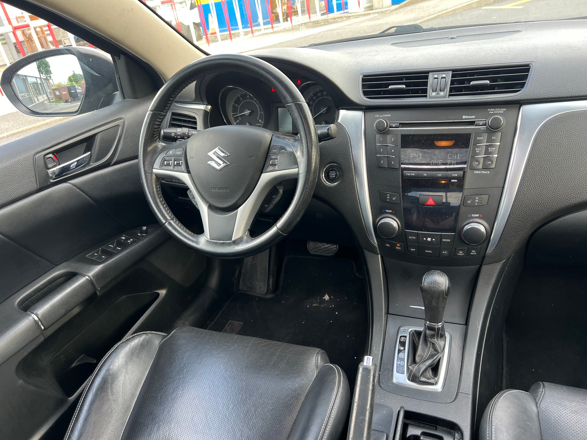 SUZUKI Kizashi 2.4 GL Top Indigo 4WD CVT-image-11